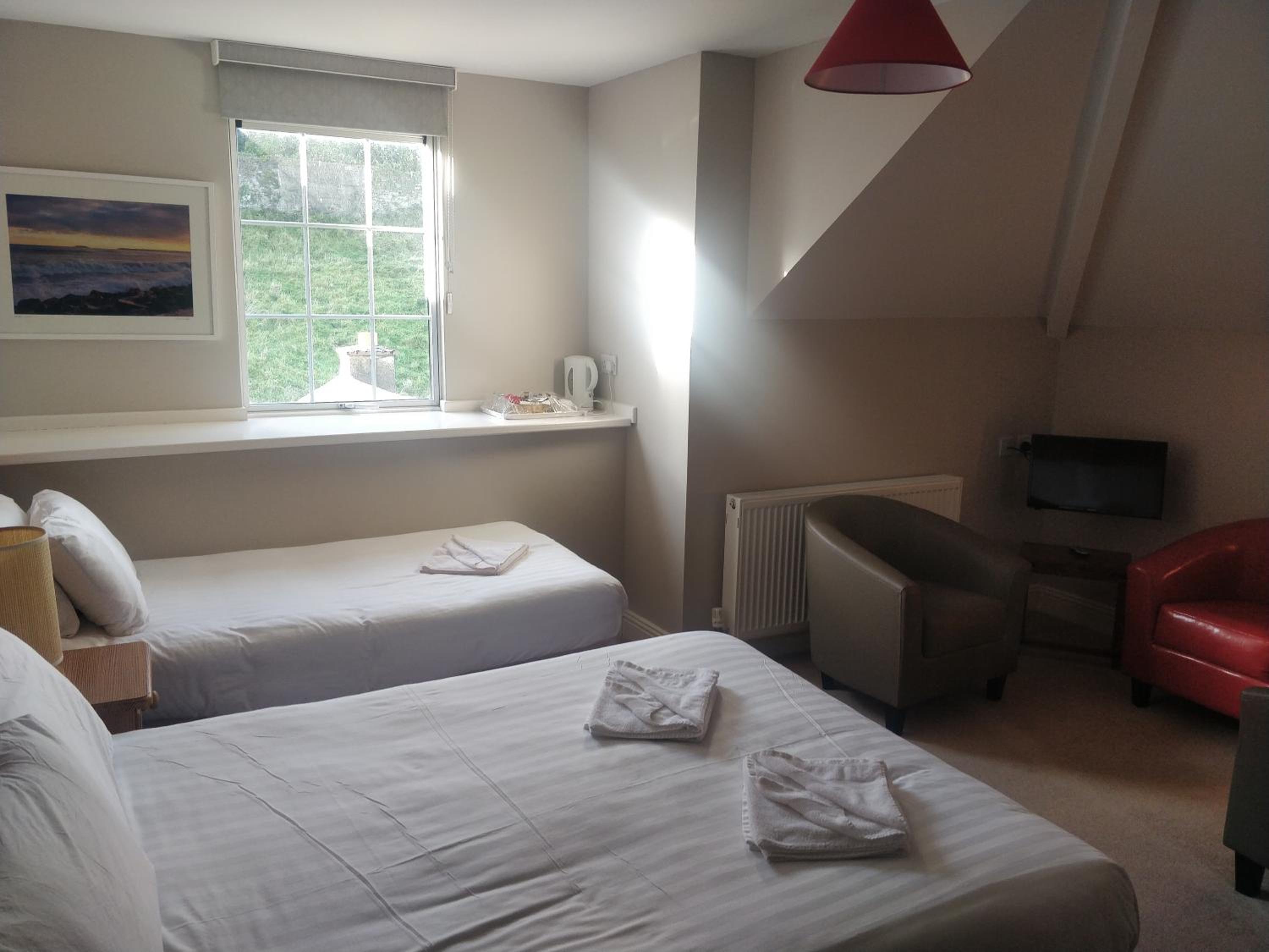 Standard Double or Twin Room photo 2