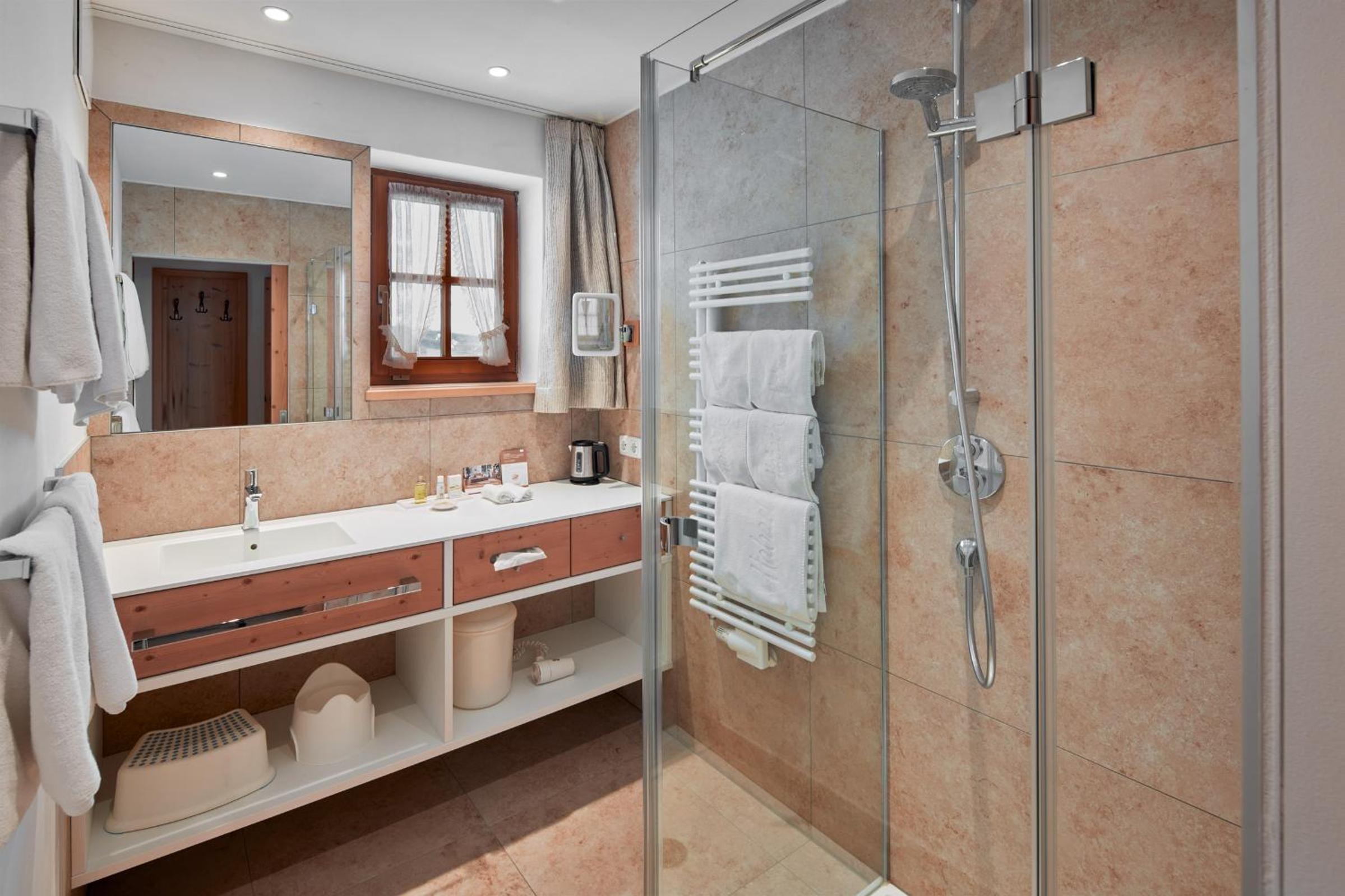 Deluxe Three-Bedroom Suite (2 Adults + 4 Children) photo 2