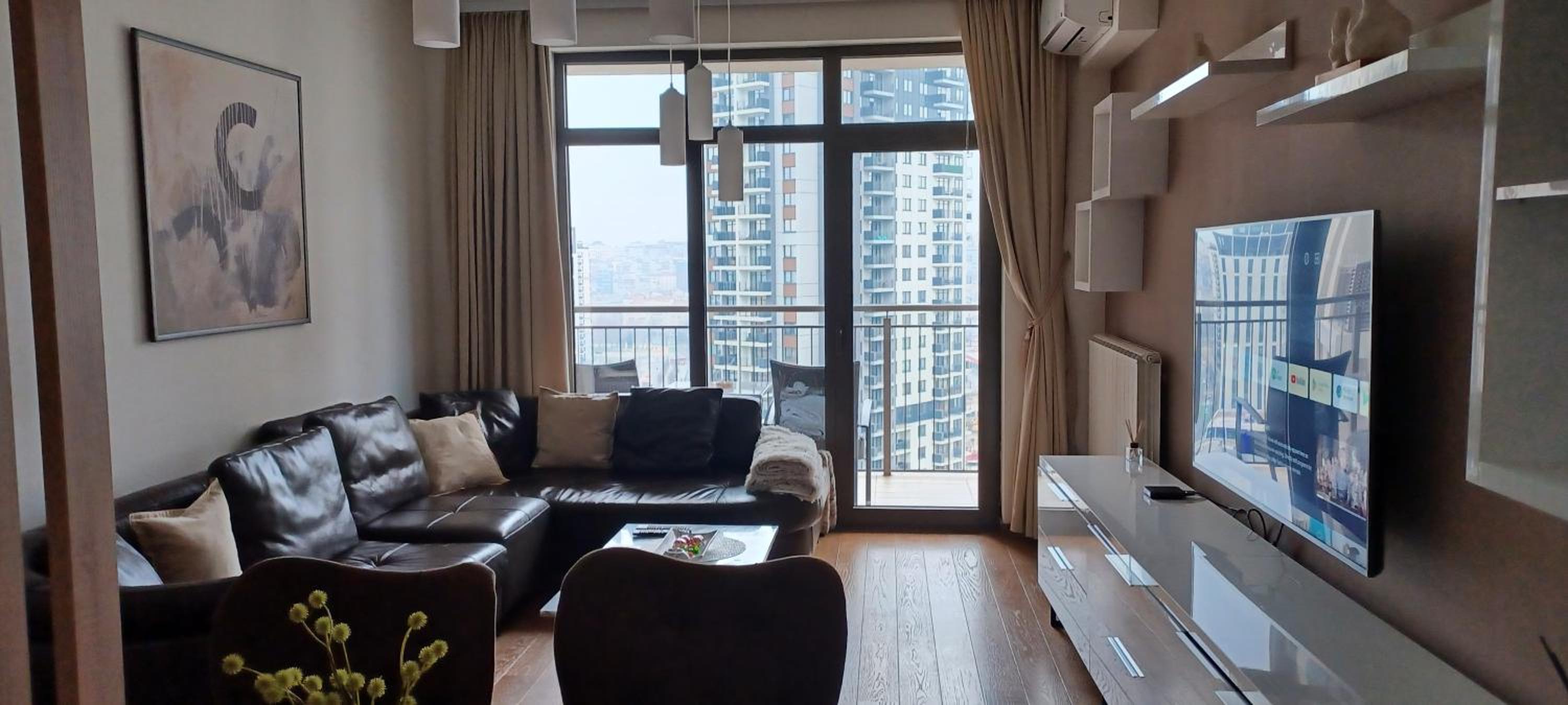 One-Bedroom Apartment photo 1