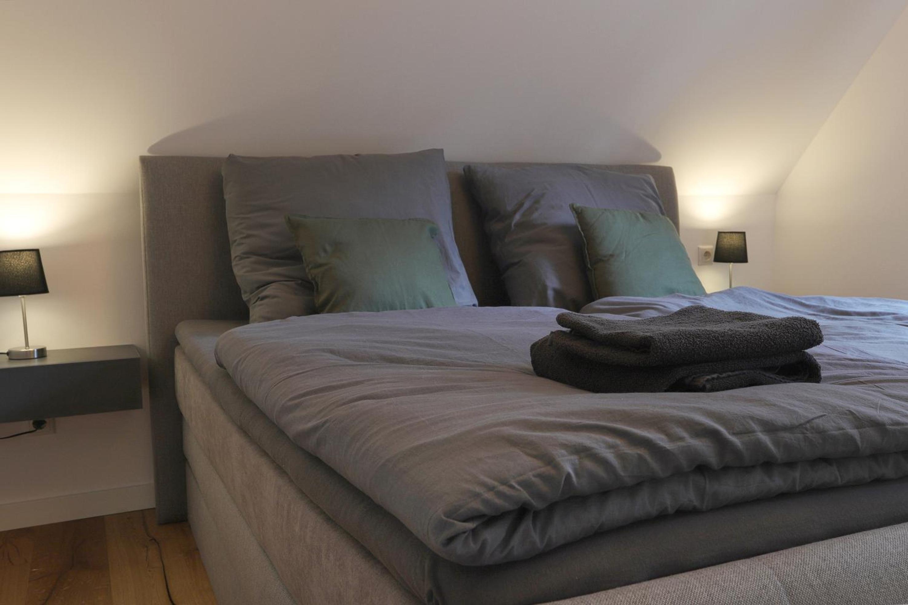 Five-Bedroom House photo 2