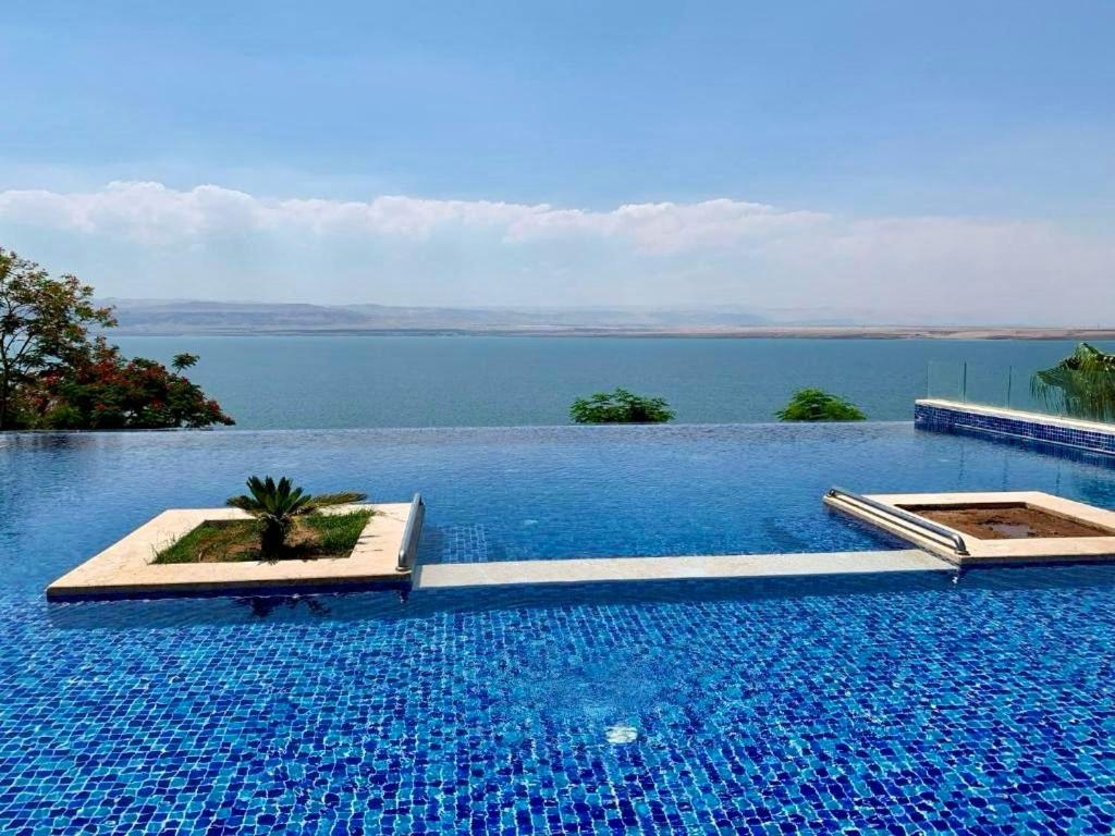 Two-Bedroom Apartment with Balcony and Sea View photo 3