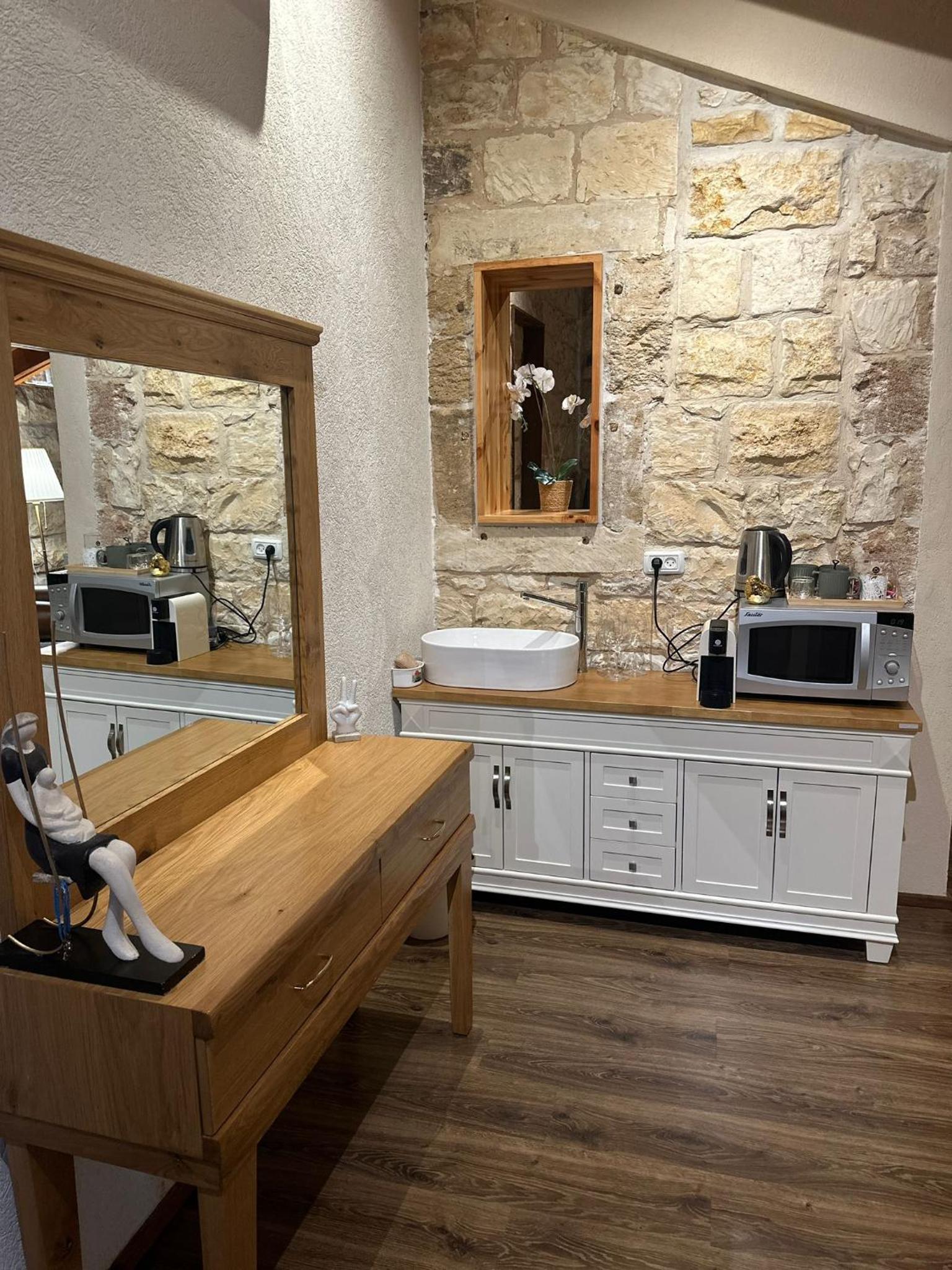 Deluxe Double or Twin Room with Balcony - Photo 17