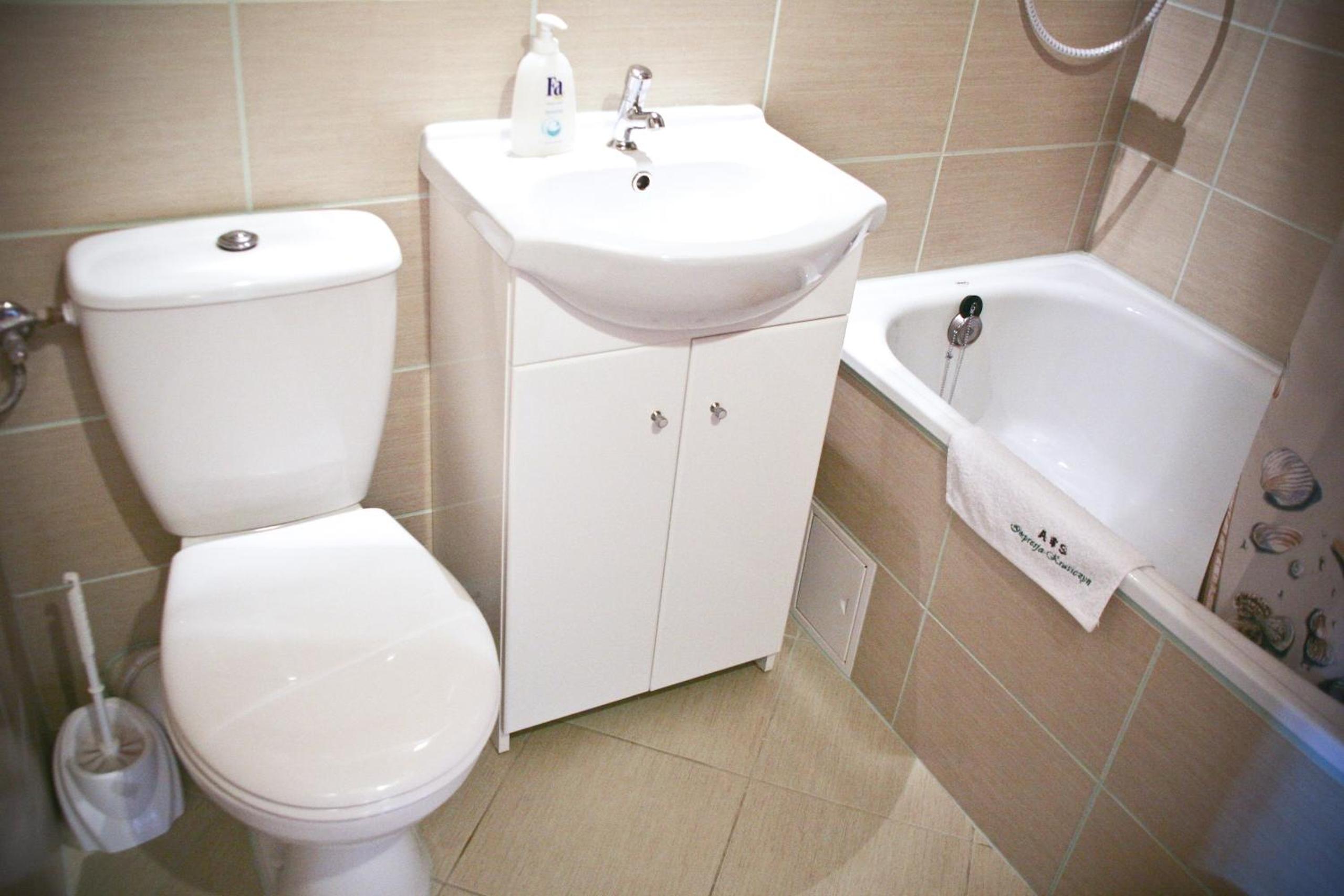 Double Room with Bathroom - Photo 19