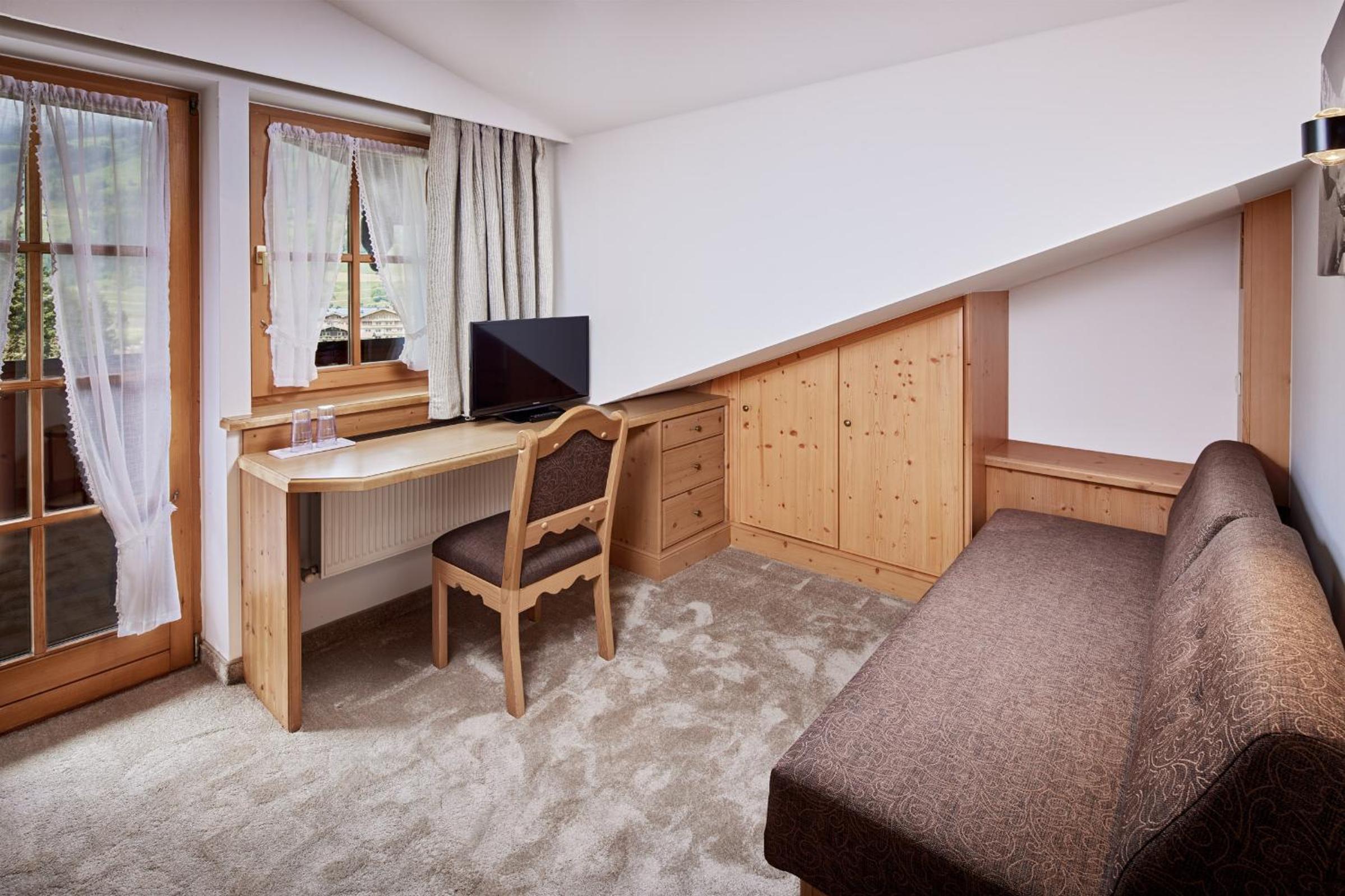 Comfort Two-Bedroom Suite (2 Adults + 2 Children)