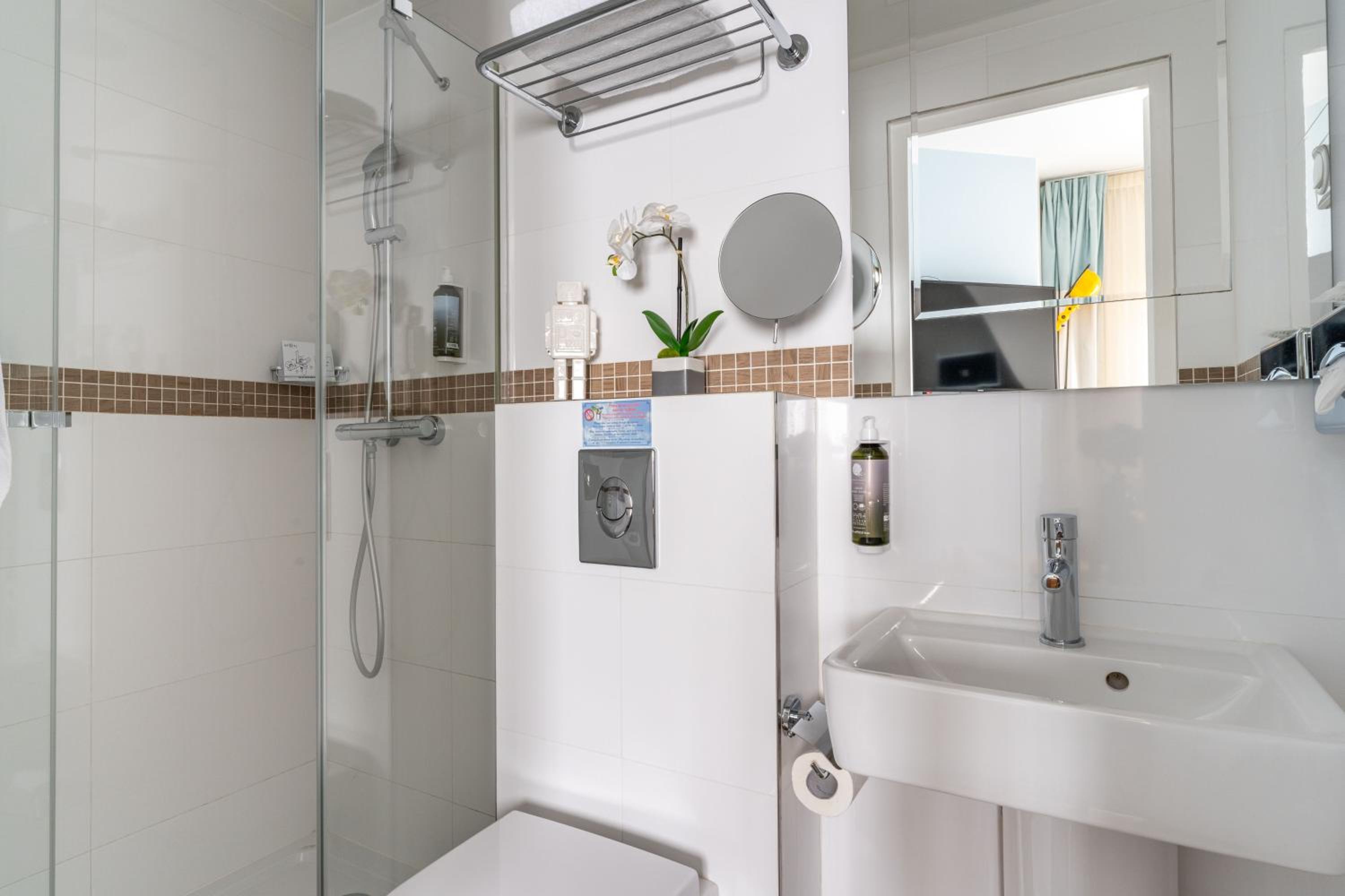 Small Single Room photo 3