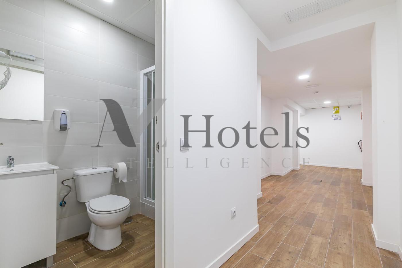 Single Room with Shared Bathroom photo 3