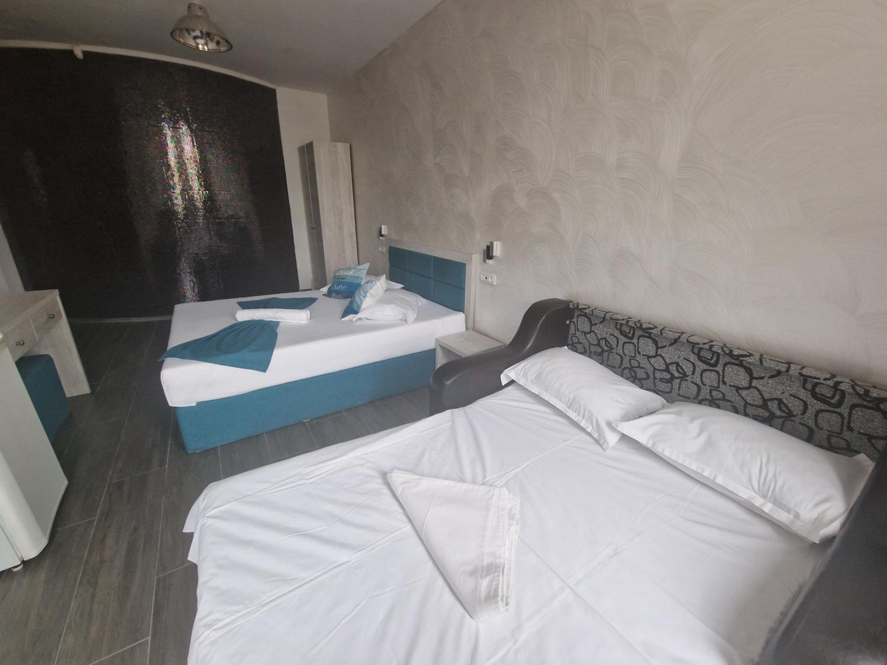 Quadruple Room with Lake View photo 2