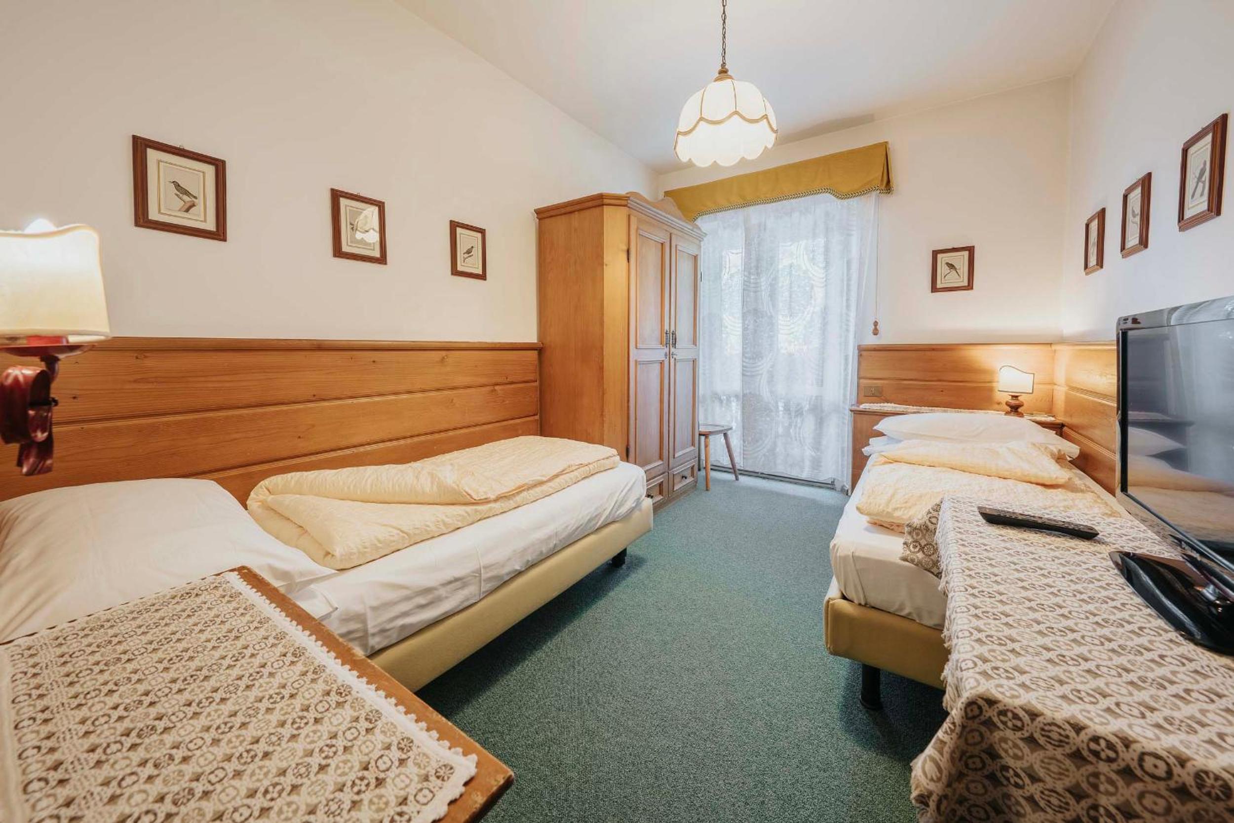 Economy Twin Room photo 2