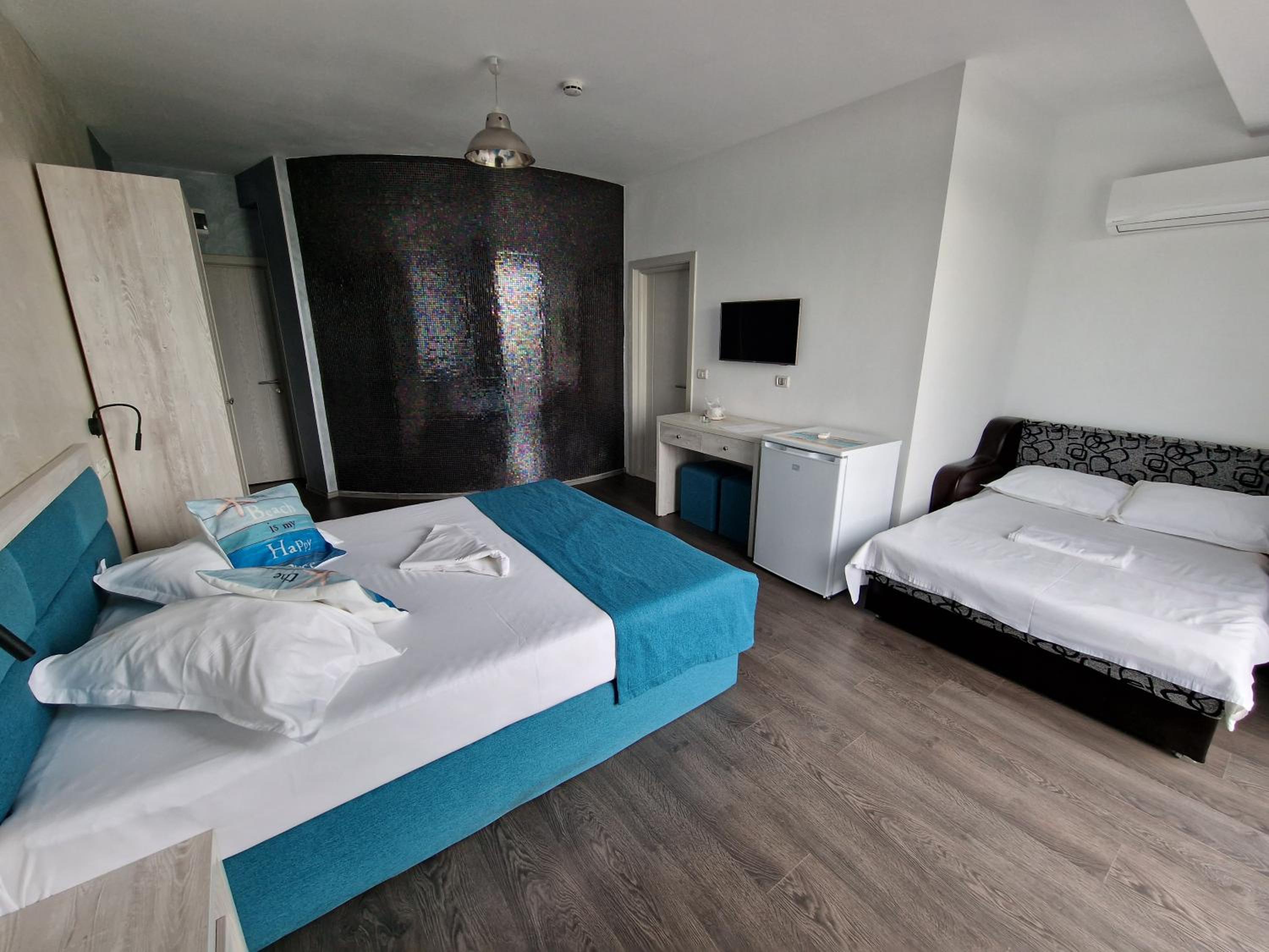 Quadruple Room with Lake View photo 1