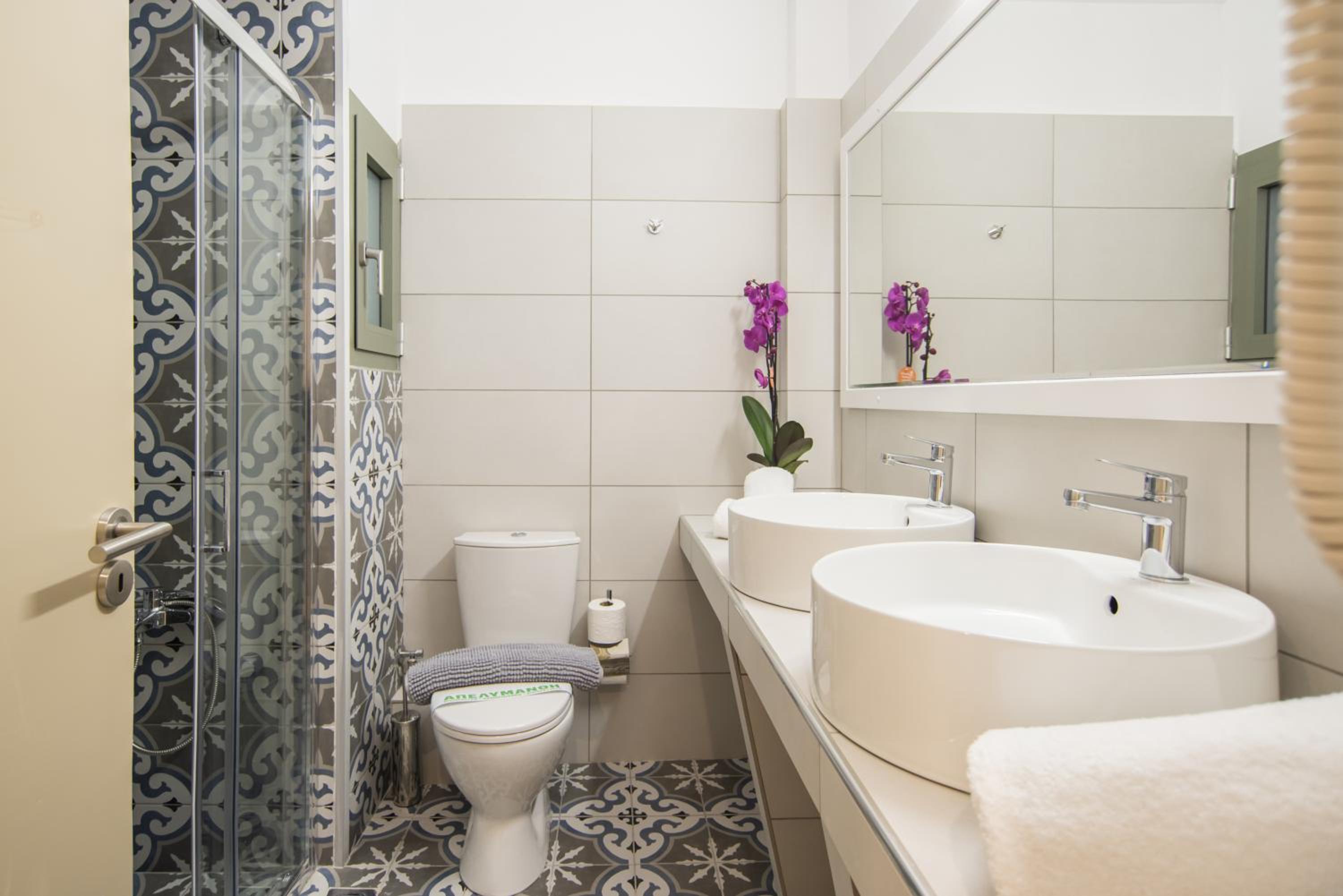 Quadruple Room with Balcony - Photo 7