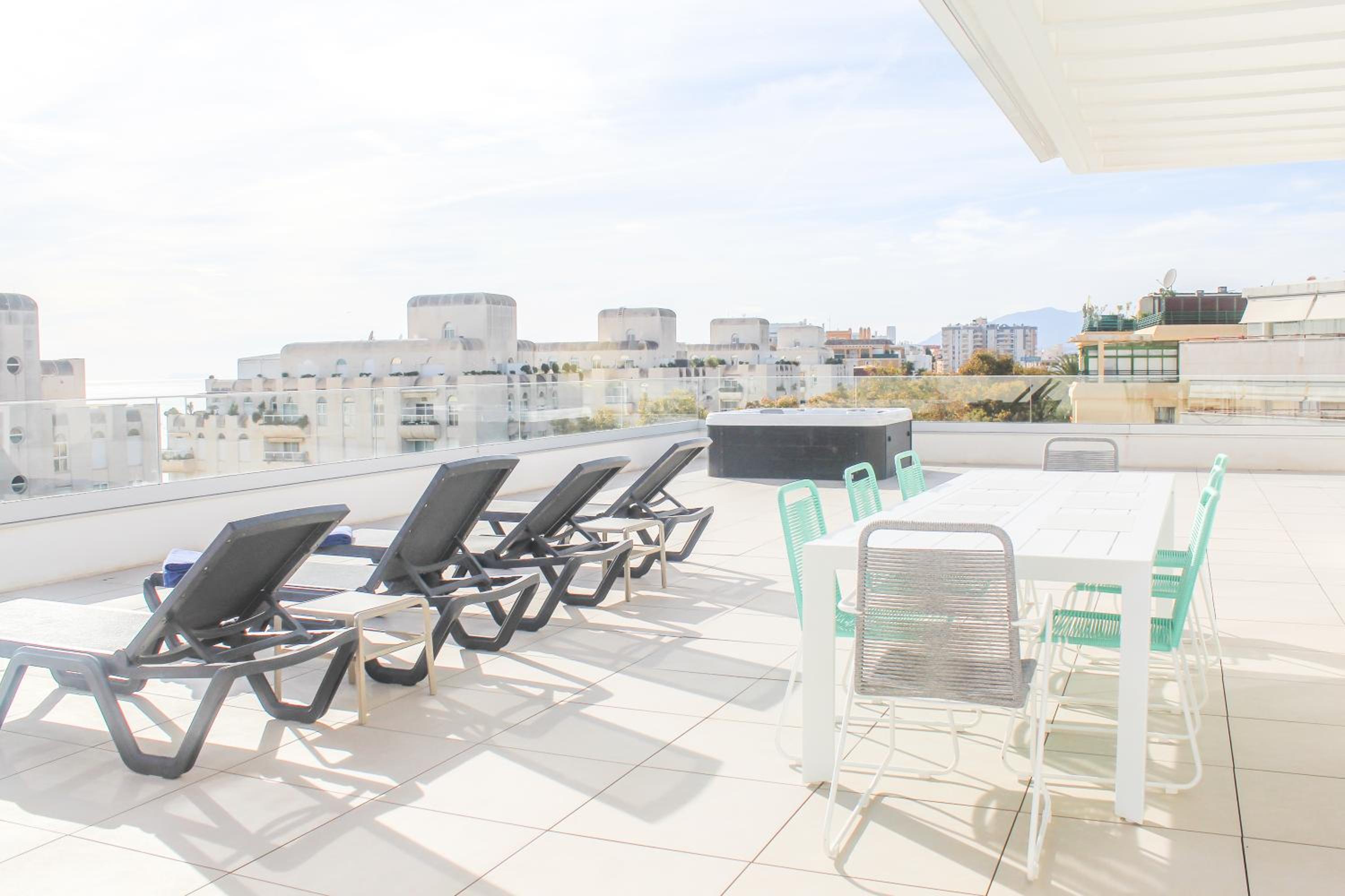 Penthouse Apartment - Photo 35