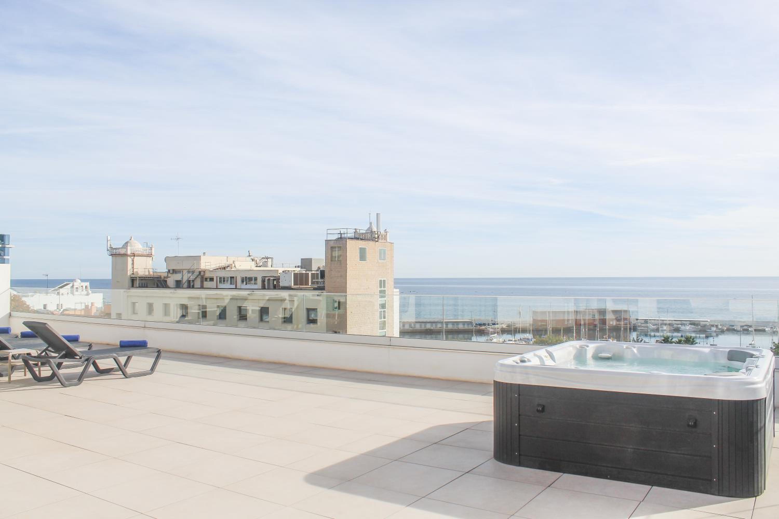 Penthouse Apartment - Photo 40