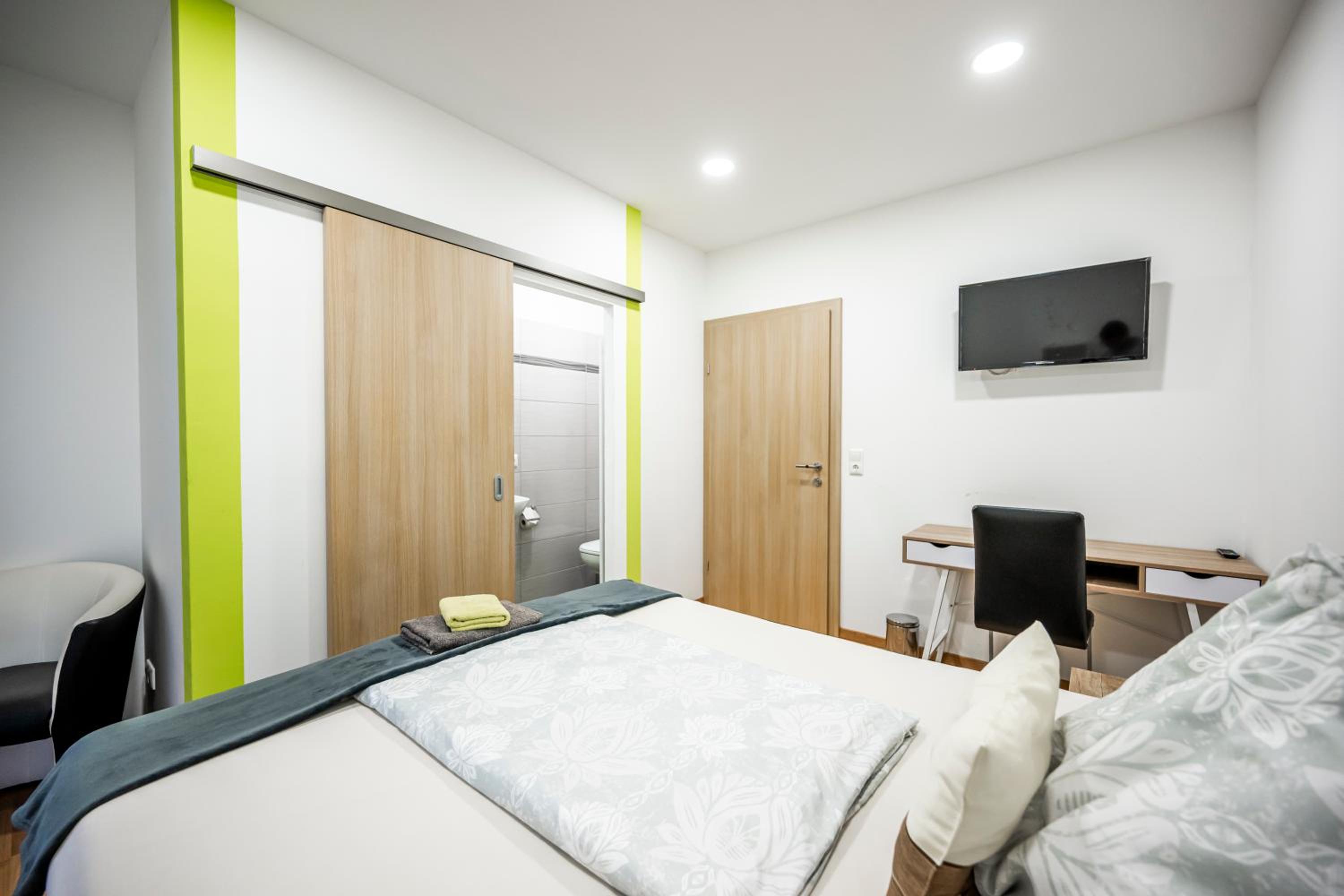 Single Room with Private Bathroom photo 1