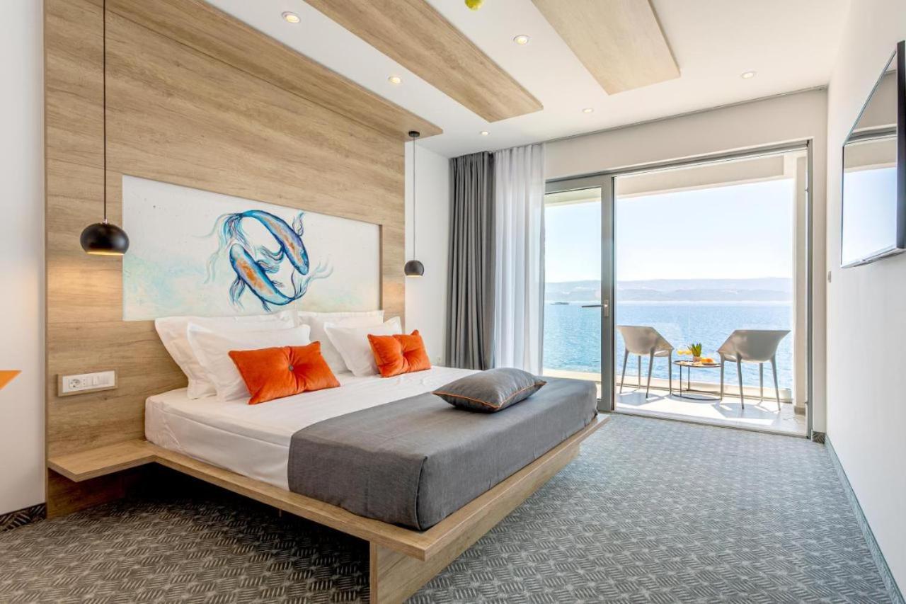 Superior room with balcony and sea view