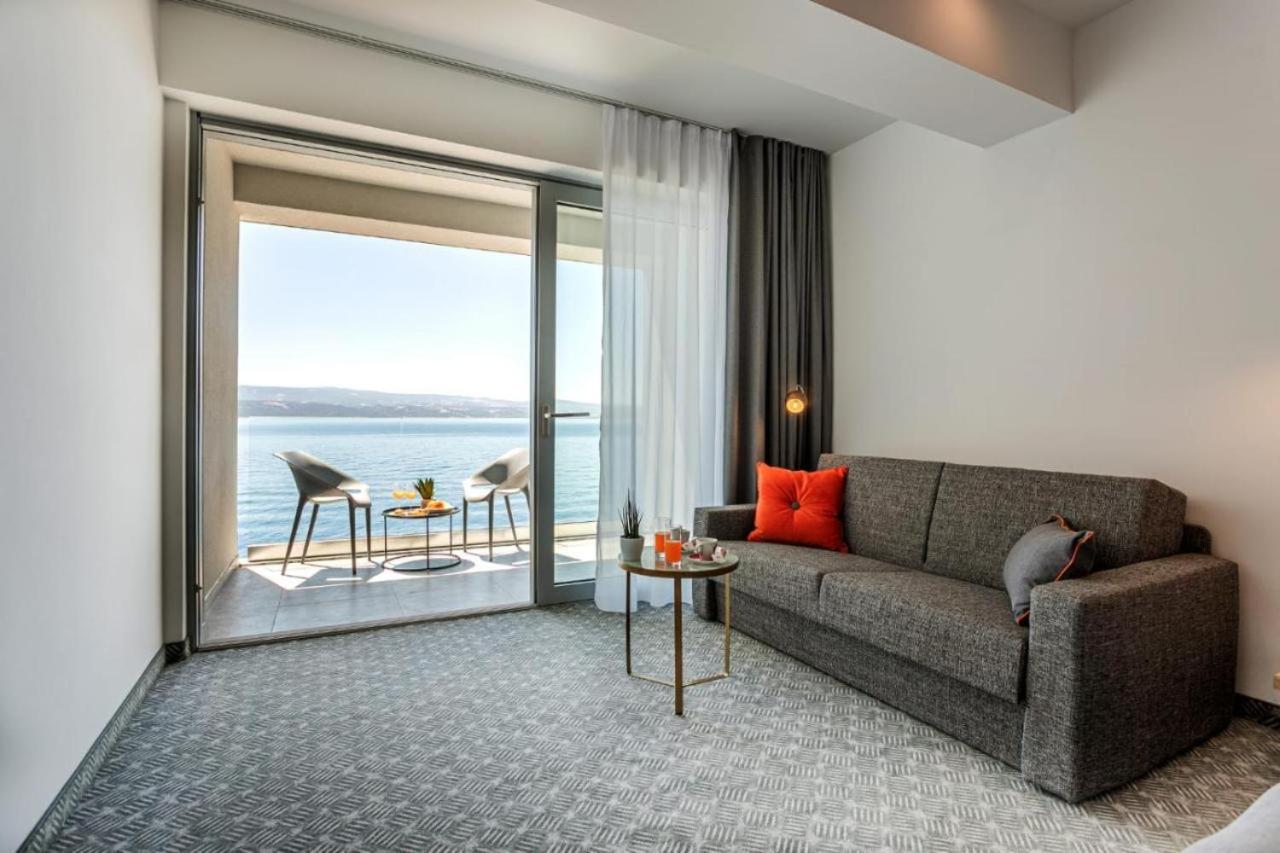 Deluxe room with balcony and sea view - Photo 2