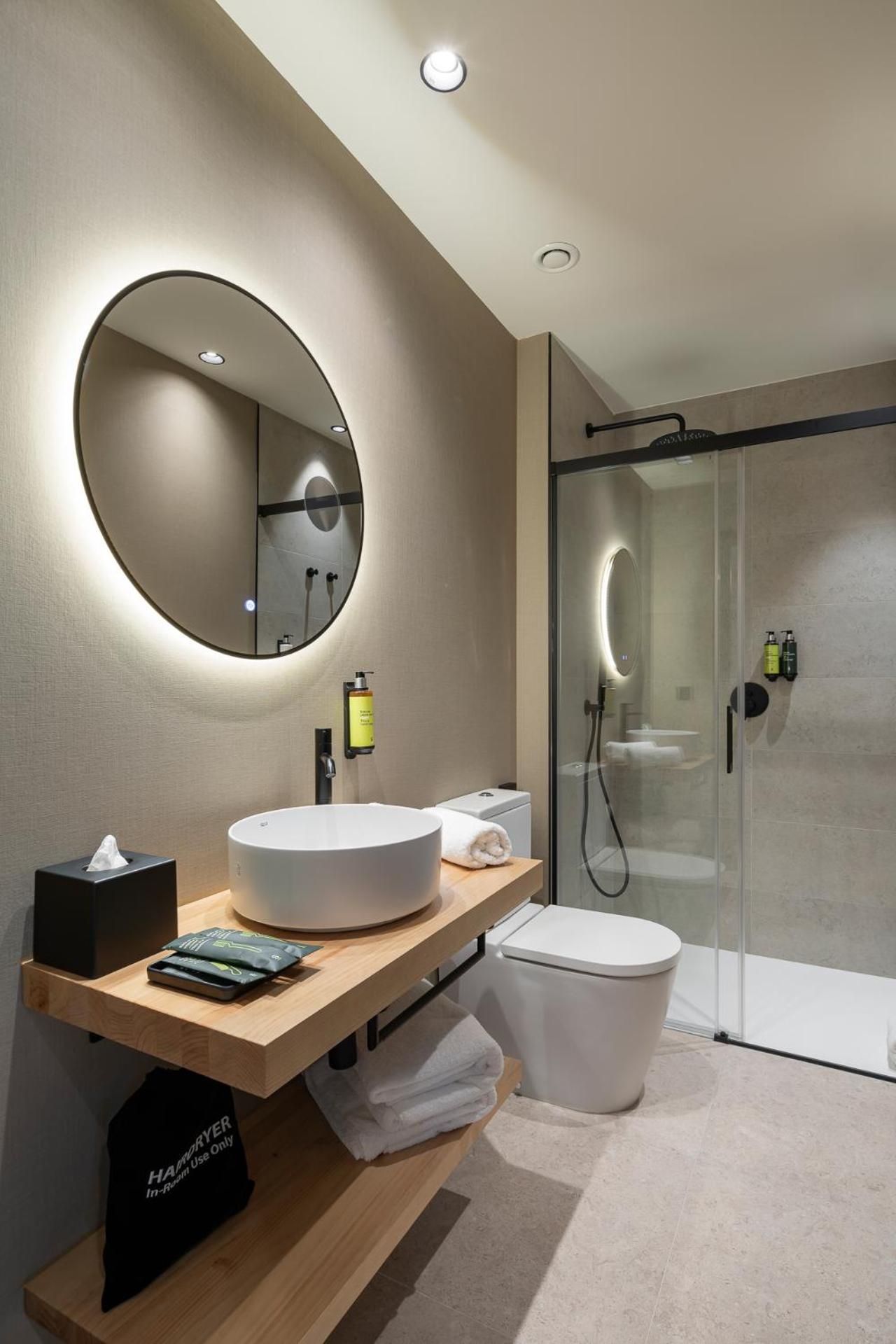 Double or Twin Room - Photo 3