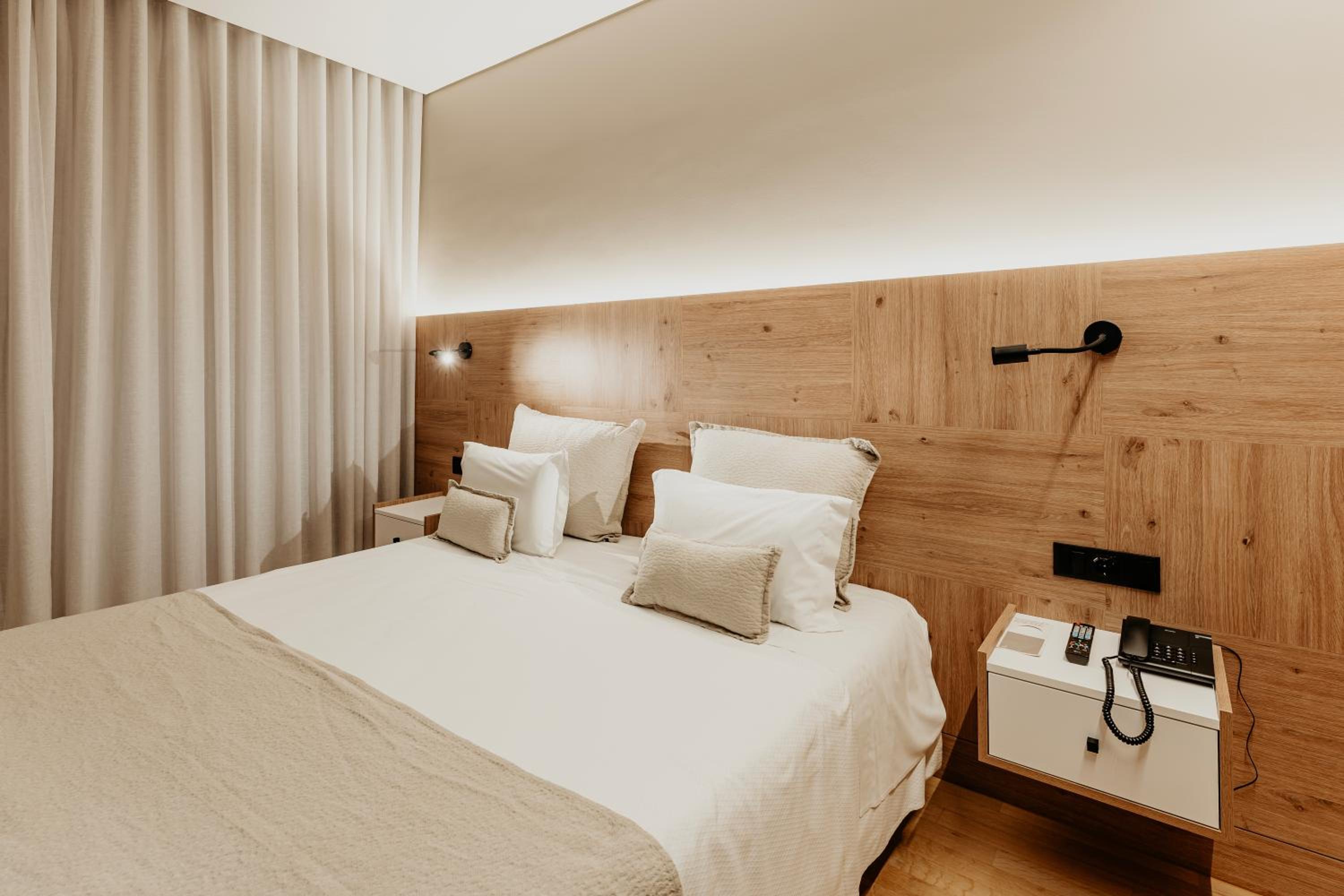 Double Room with Pool View - Photo 1