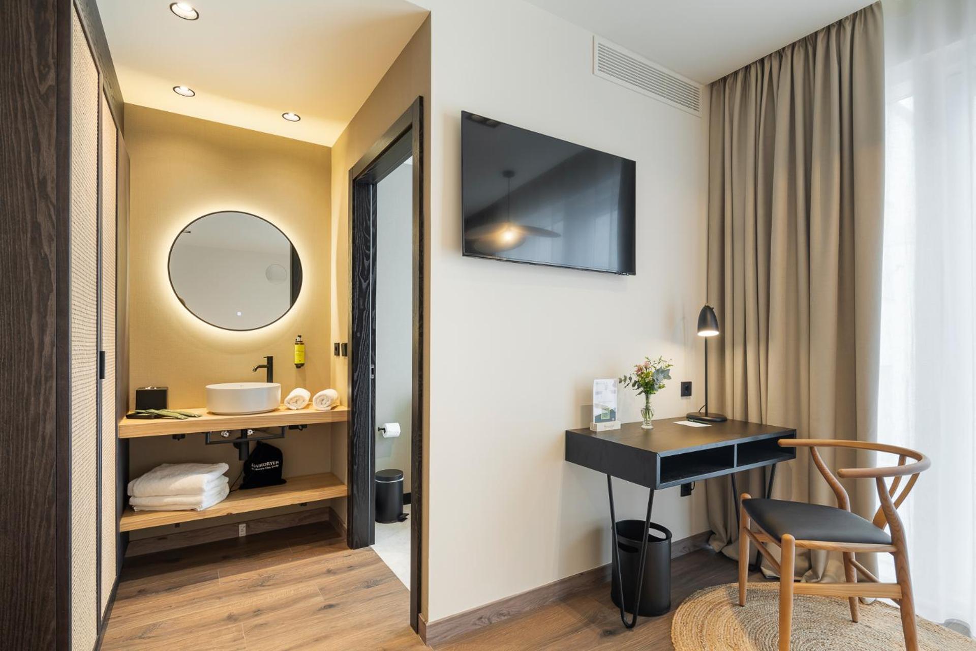 Double or Twin Room - Photo 7