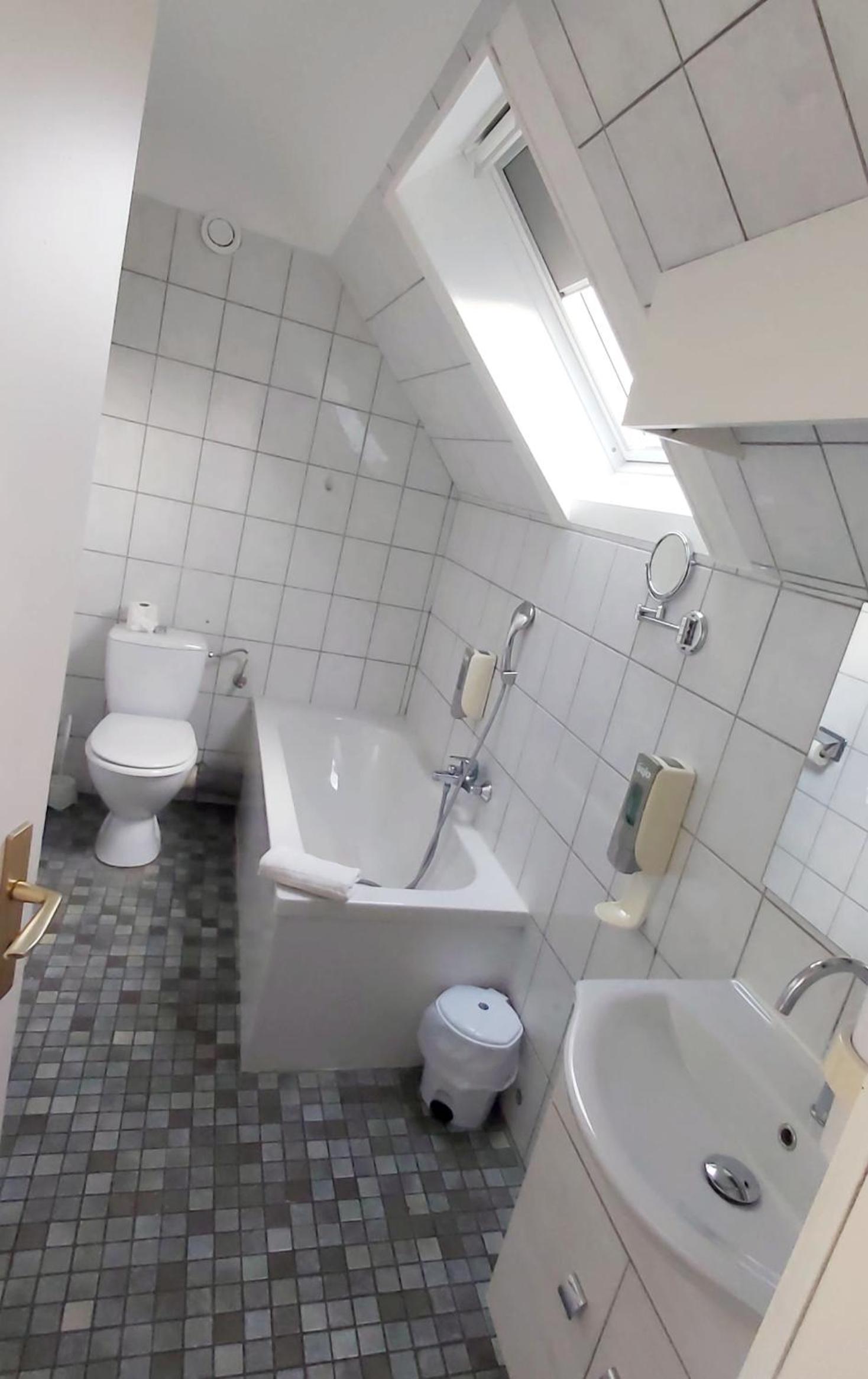 Standard Double Room - Photo 6