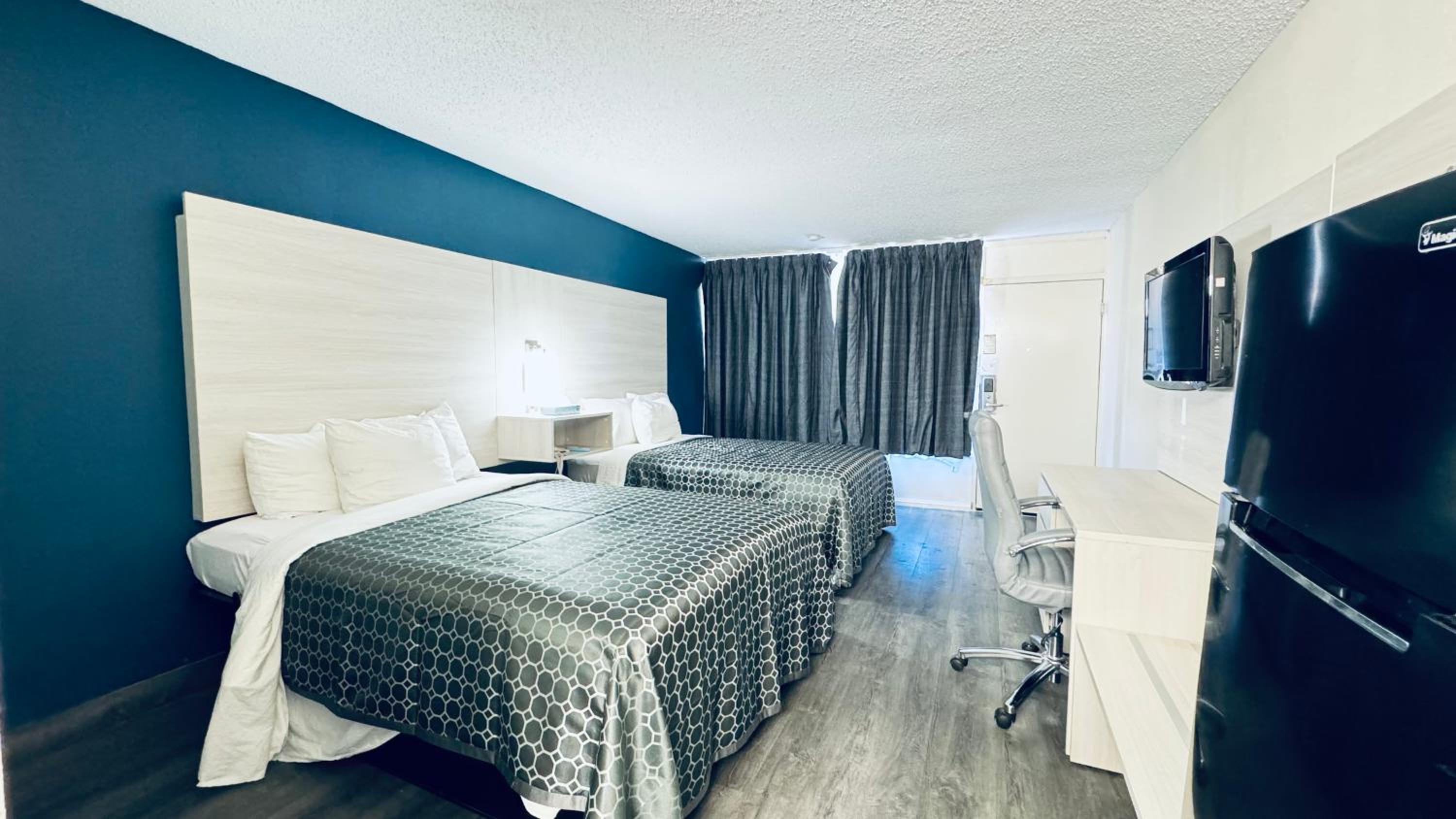 Double Room with Two Double Beds - Non-Smoking - Photo 4