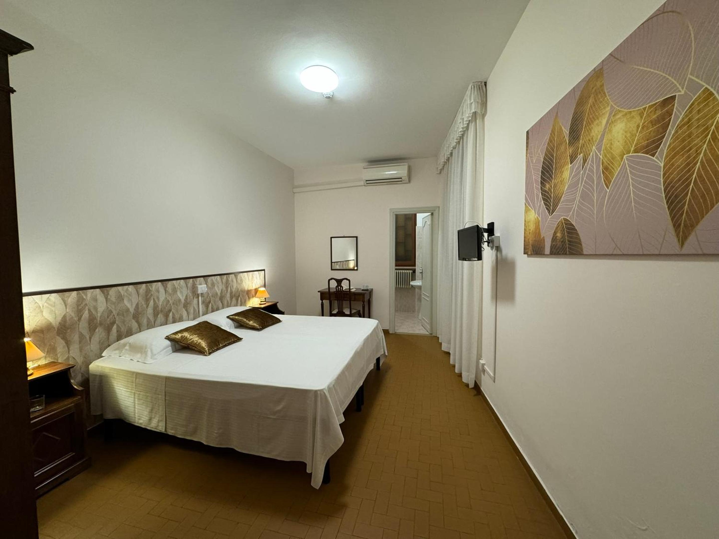 Large Double or Twin Room