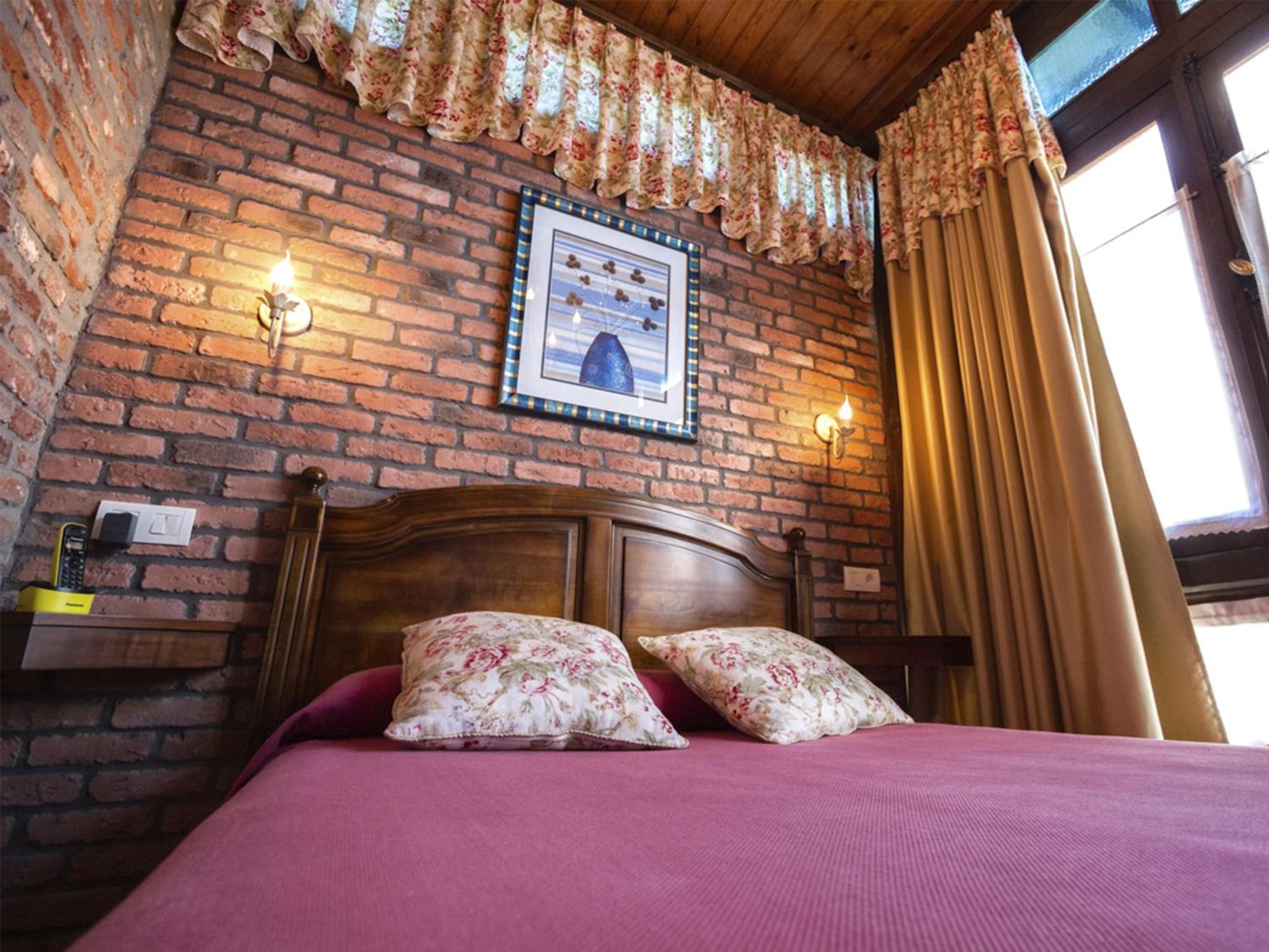 Budget Double Room with 1 Double Bed photo 2