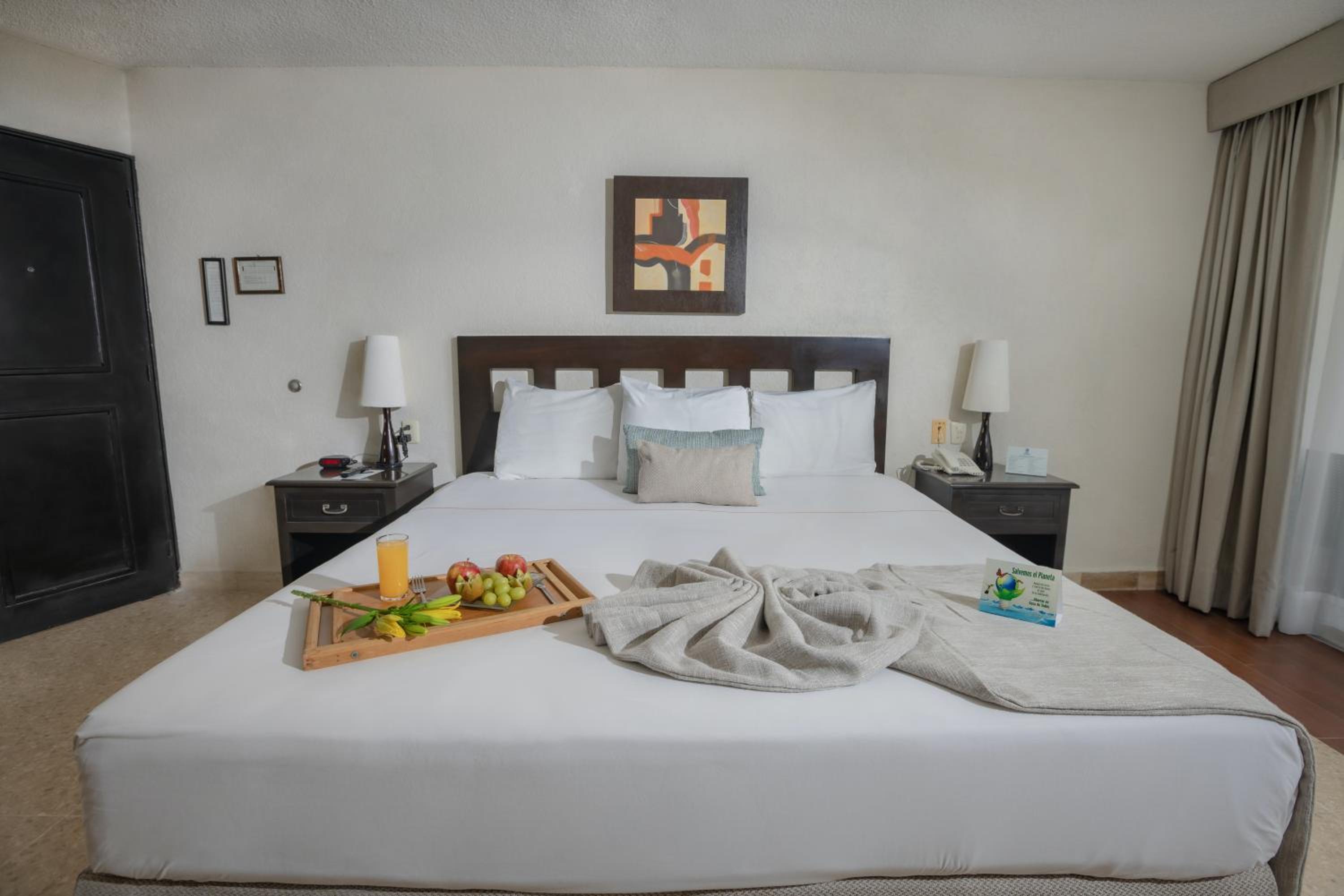 King Room - Non-Smoking - Photo 1
