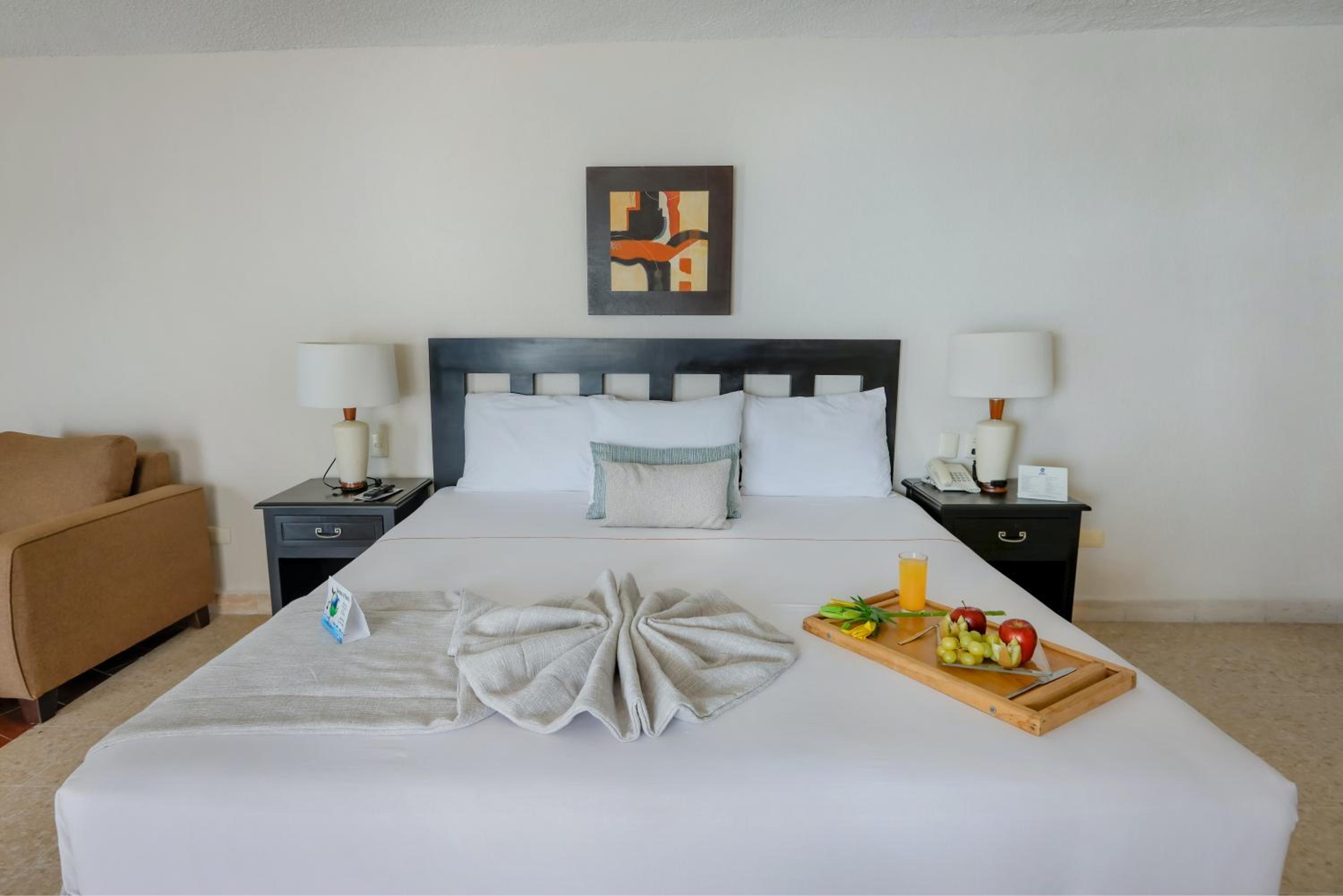 King Room - Non-Smoking - Photo 2