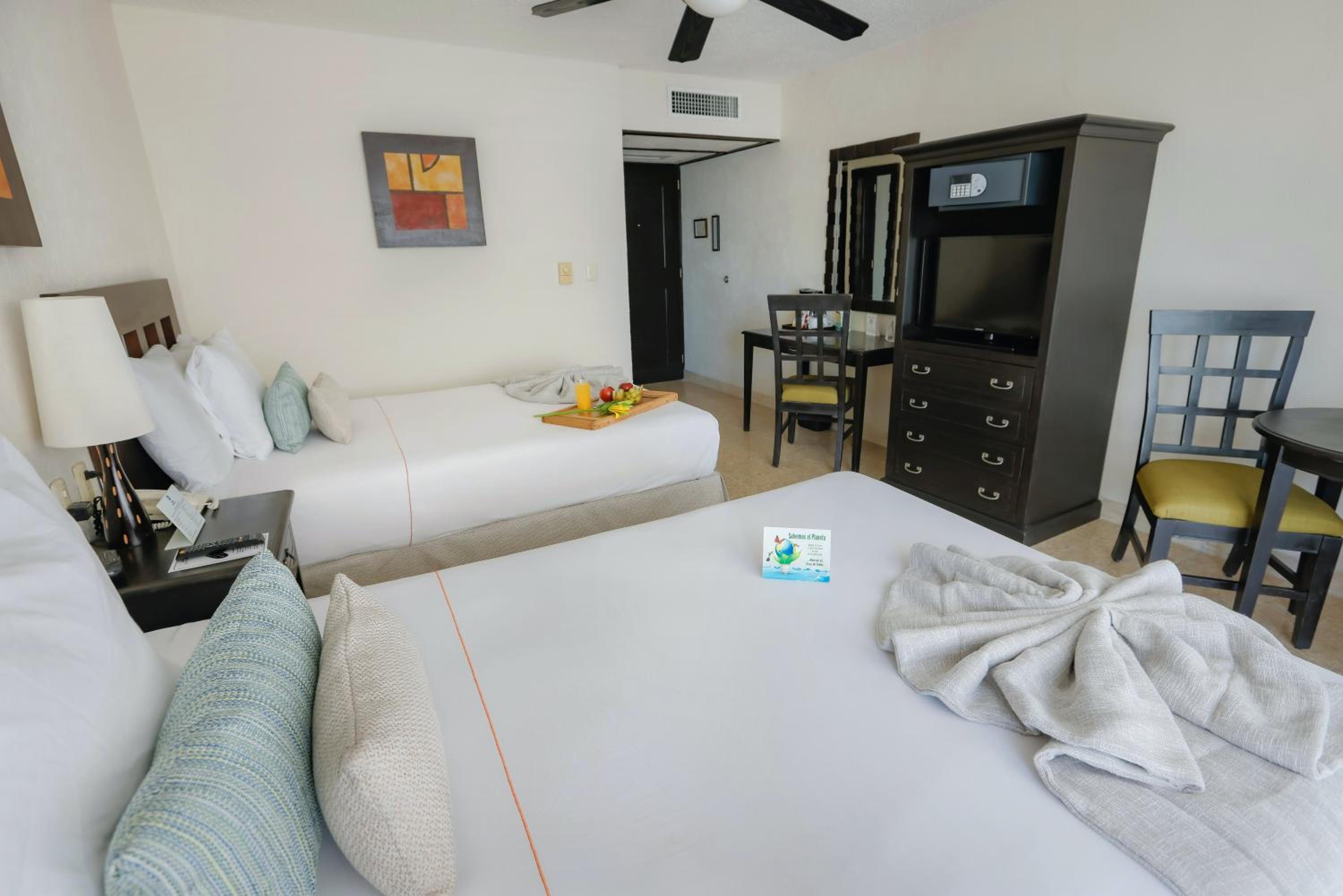 Double Room with Two Double Beds - Non-Smoking - Photo 1