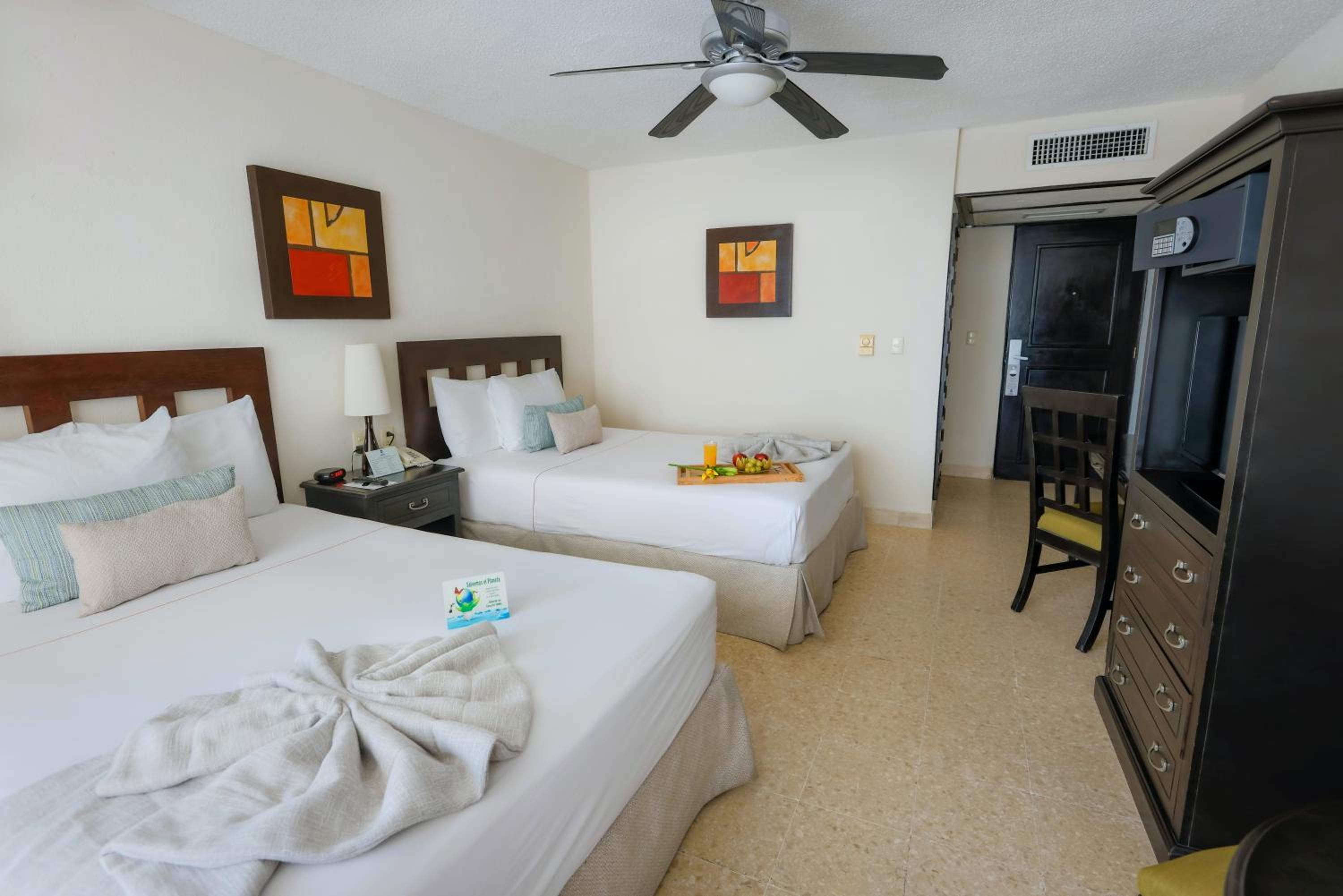 Double Room with Two Double Beds - Non-Smoking - Photo 2