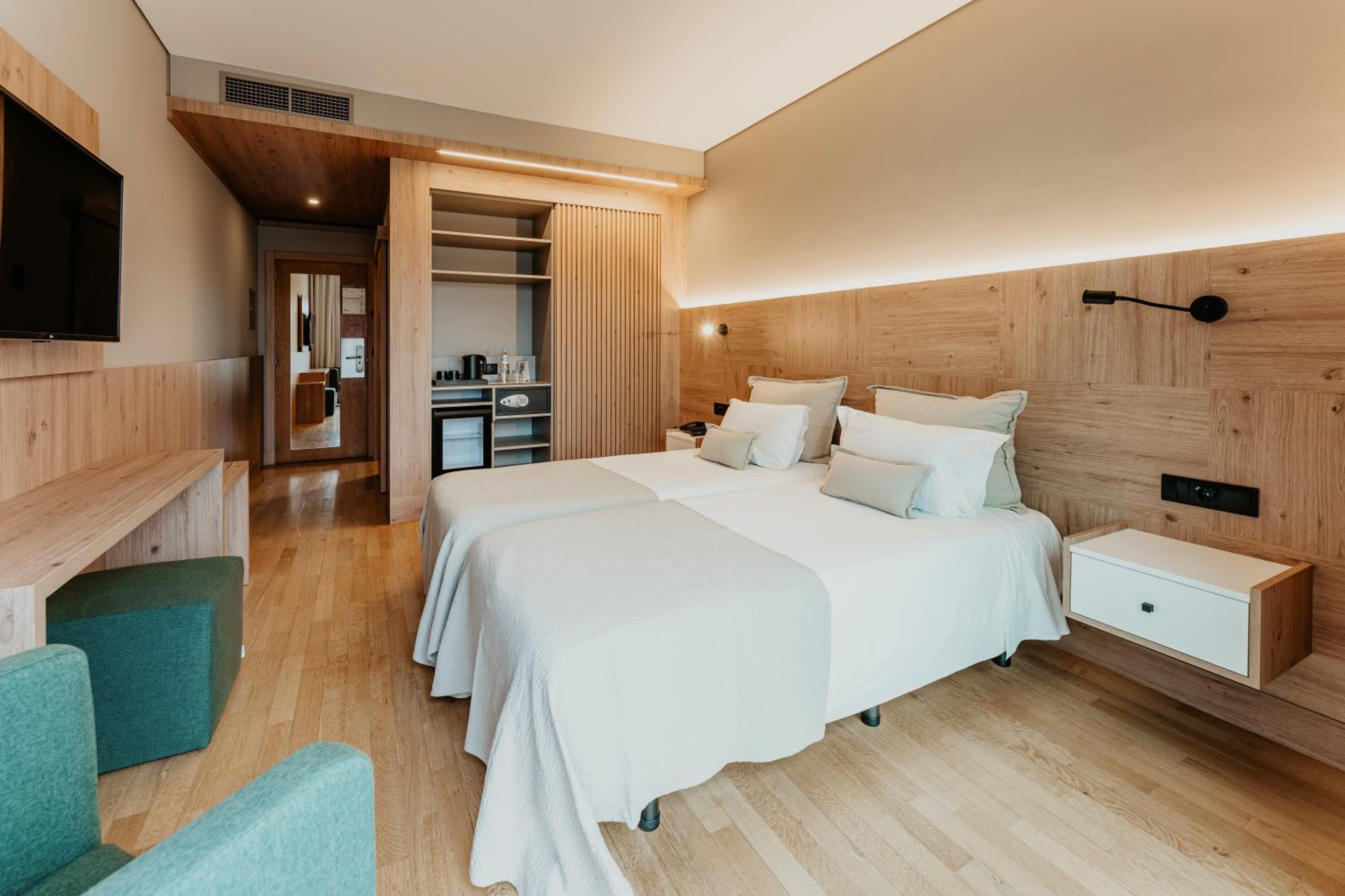 Twin Room with Pool View photo 1