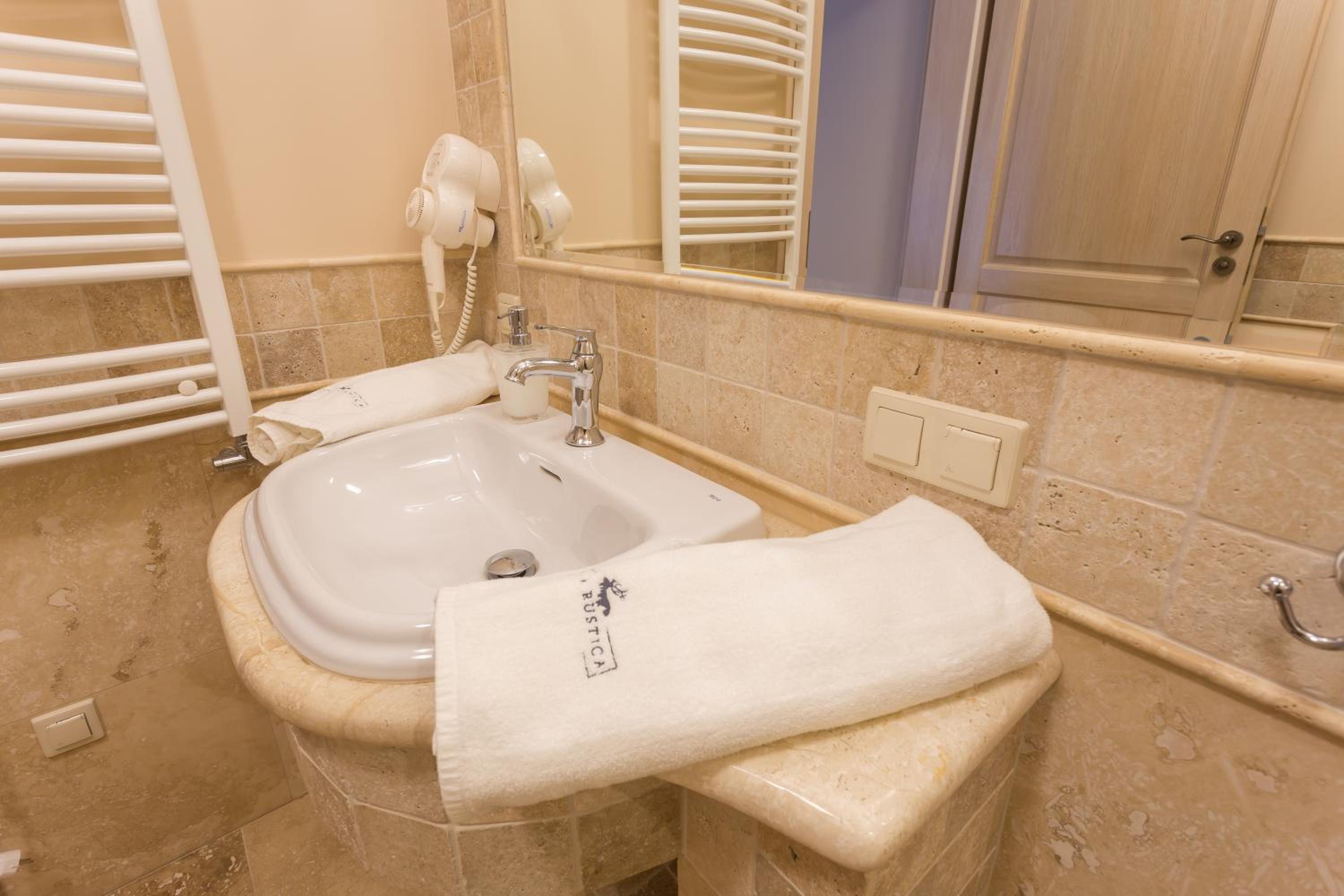 Luxury One-Bedroom Apartment IV photo 2