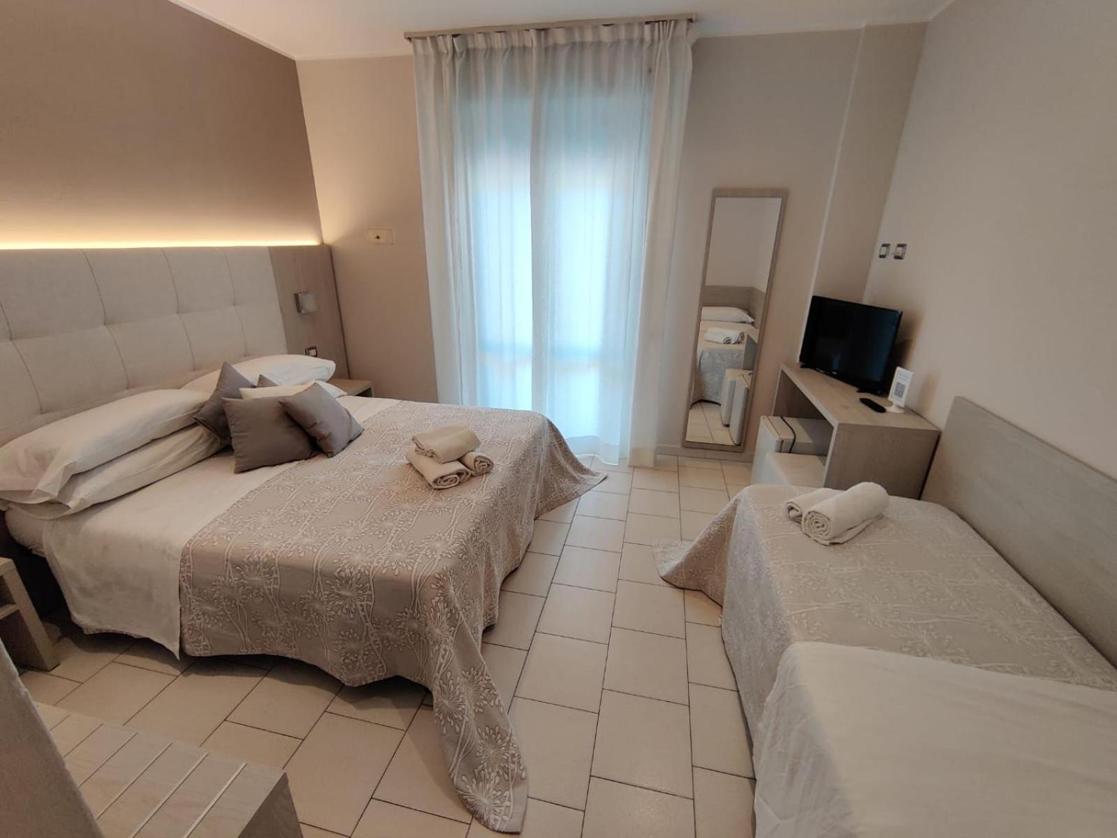 Economy Triple Room photo 1