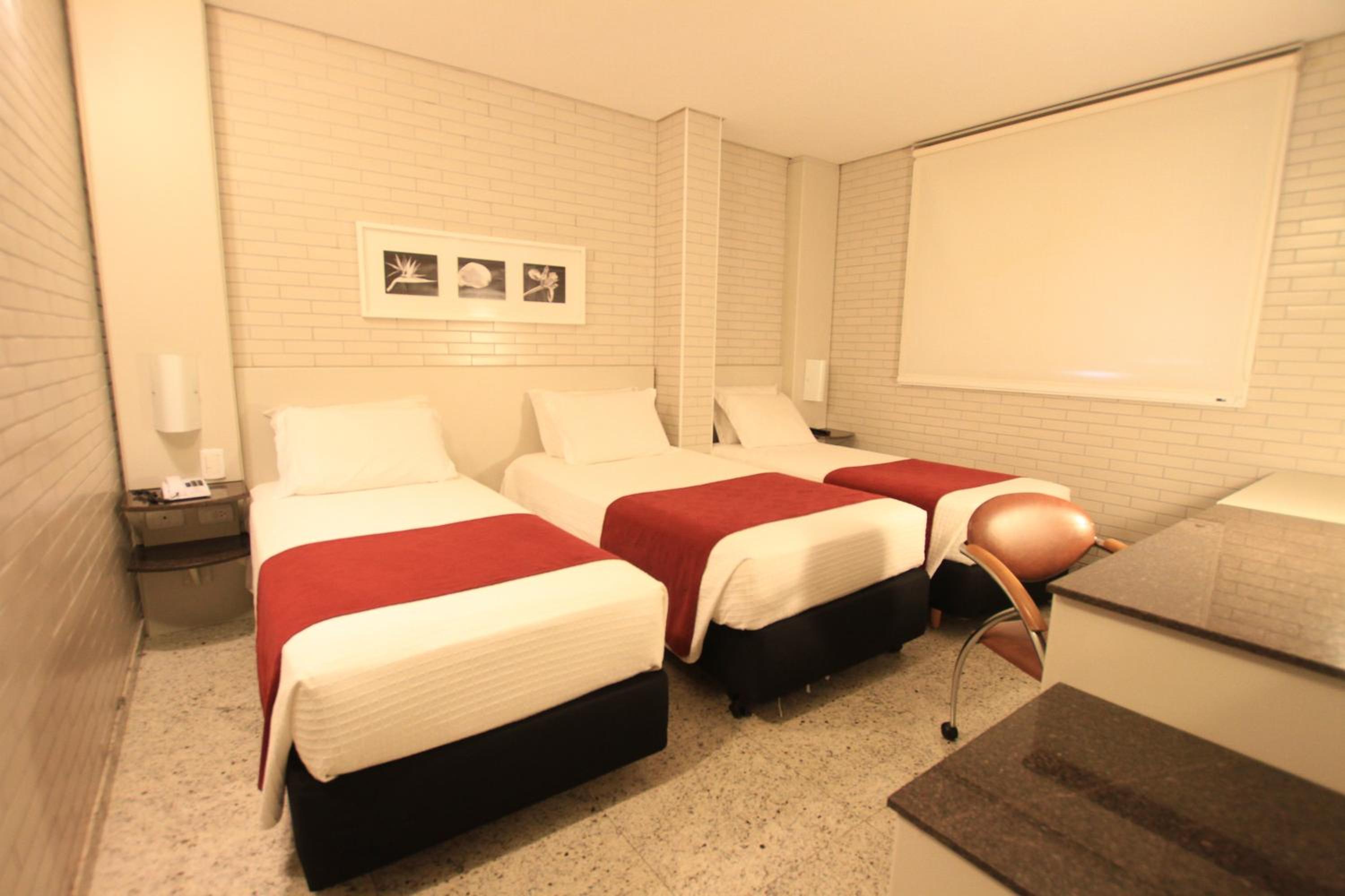 Hotel Confiance Batel — Deluxe Triple Room with 3 Single beds