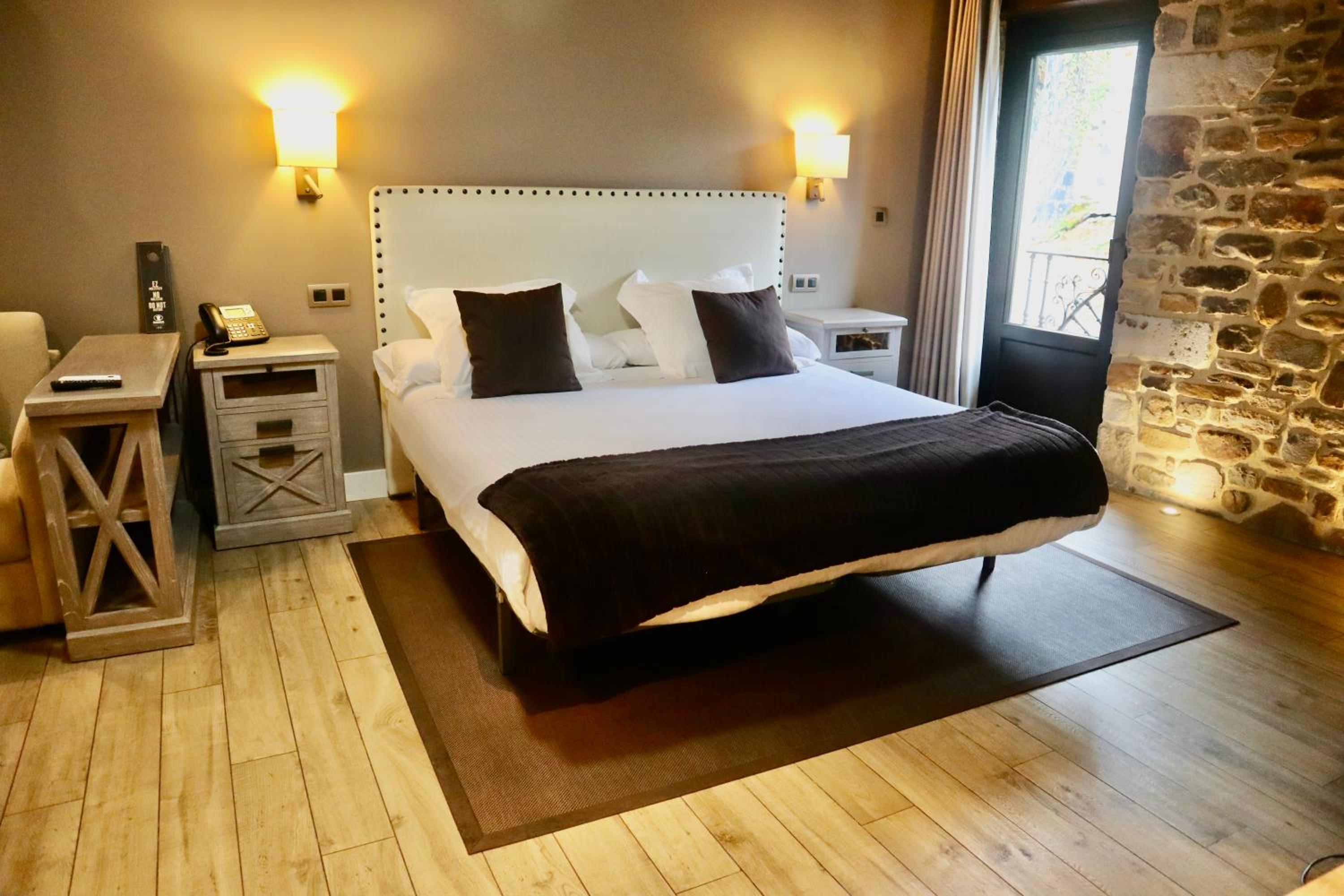 King Studio with Sofa Bed - Photo 11