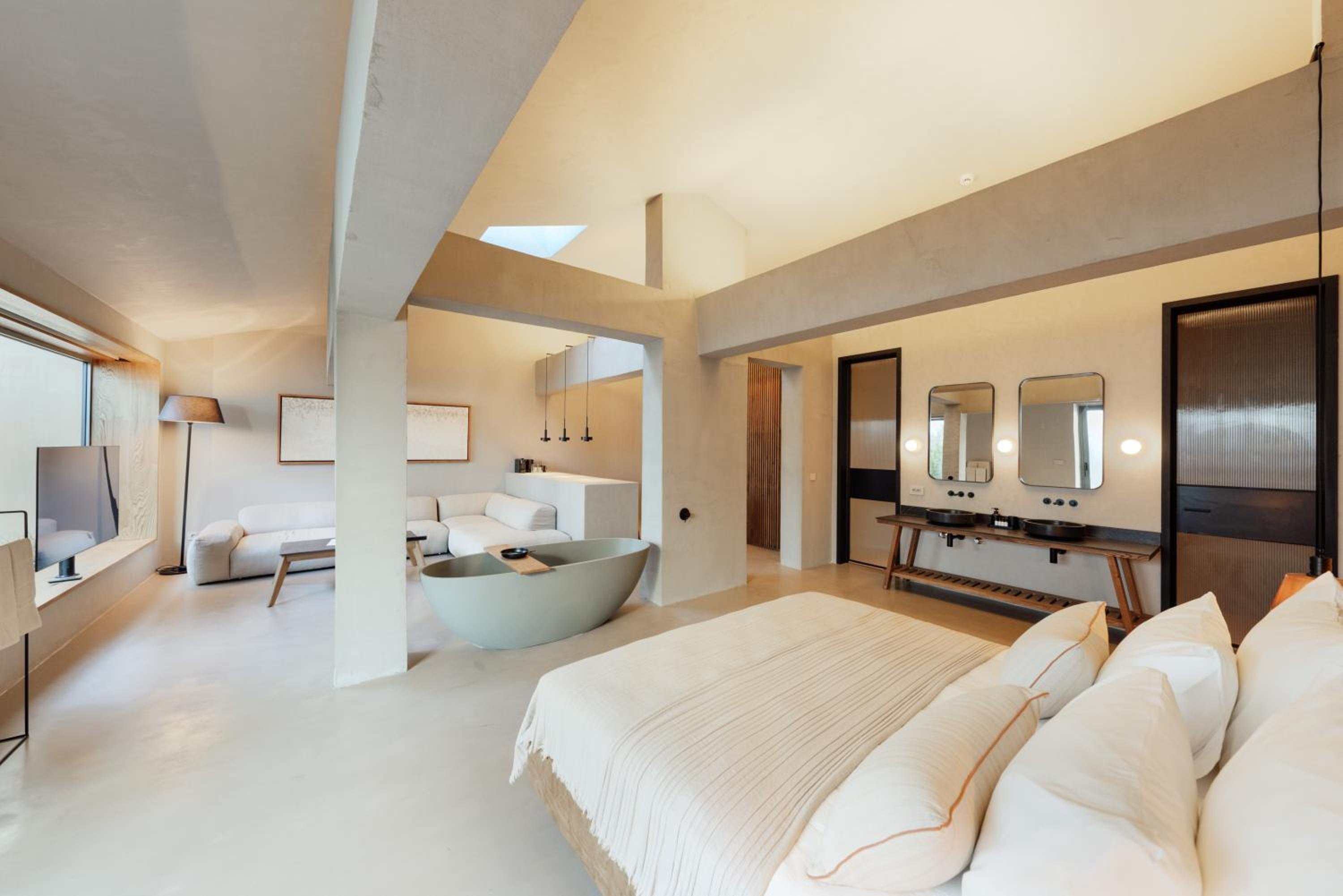 Superior King Room - Photo 1