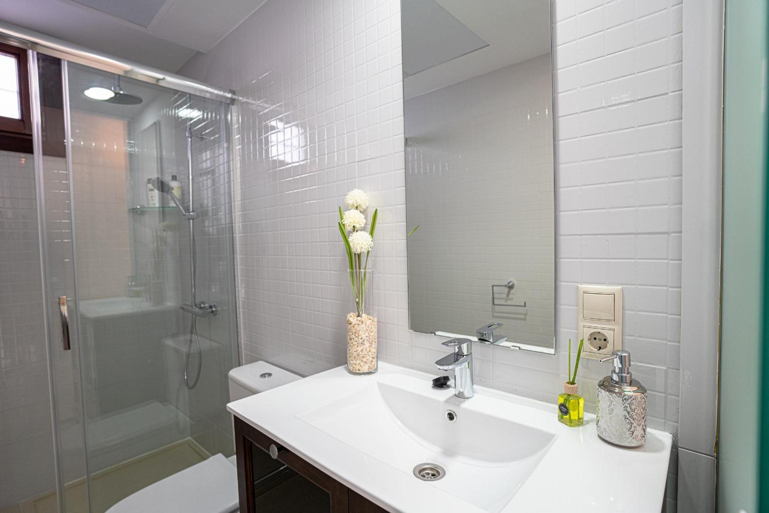 Two-Bedroom House - Photo 5
