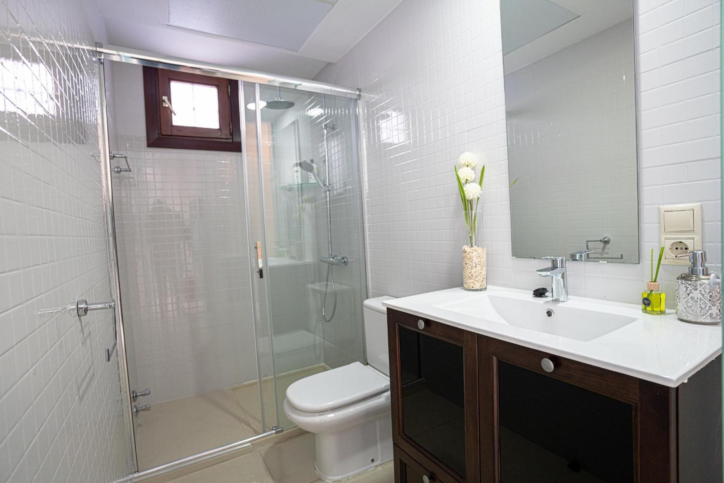 Two-Bedroom House - Photo 6
