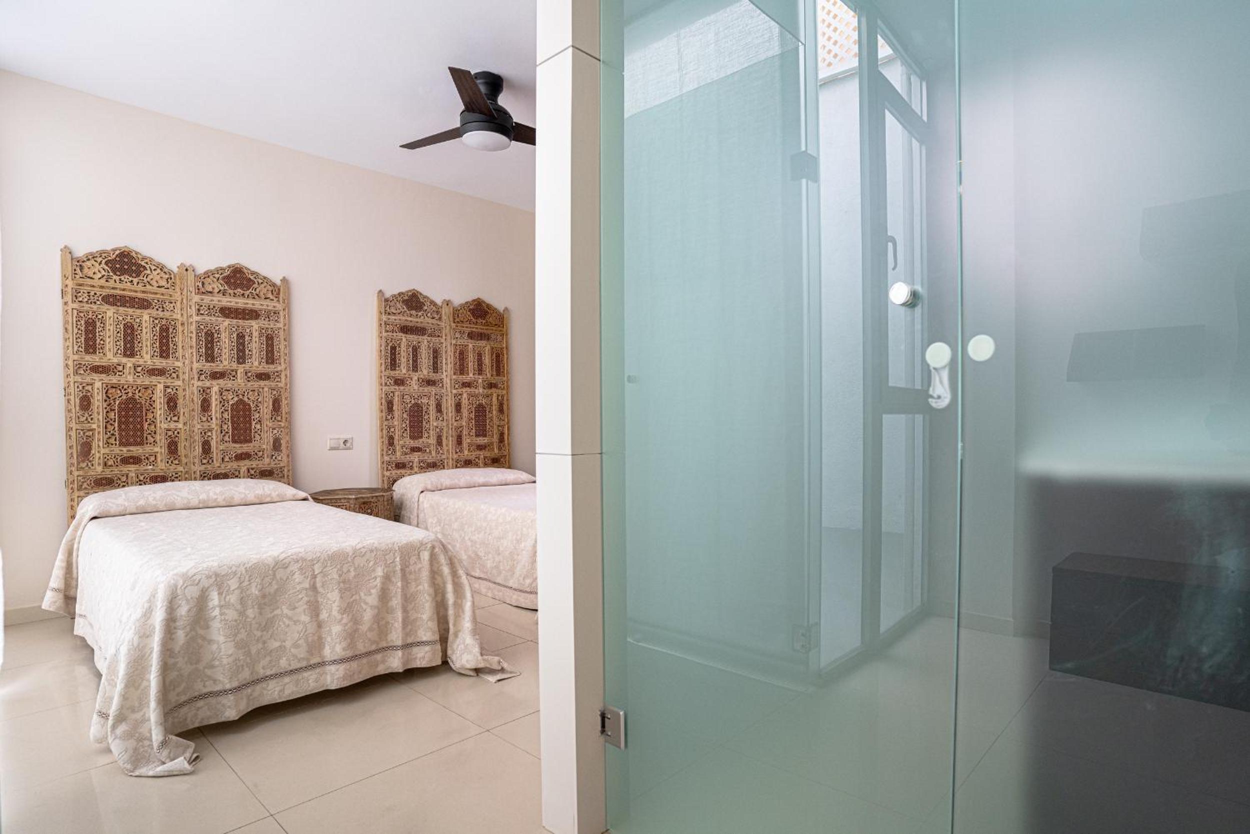 Two-Bedroom House - Photo 16