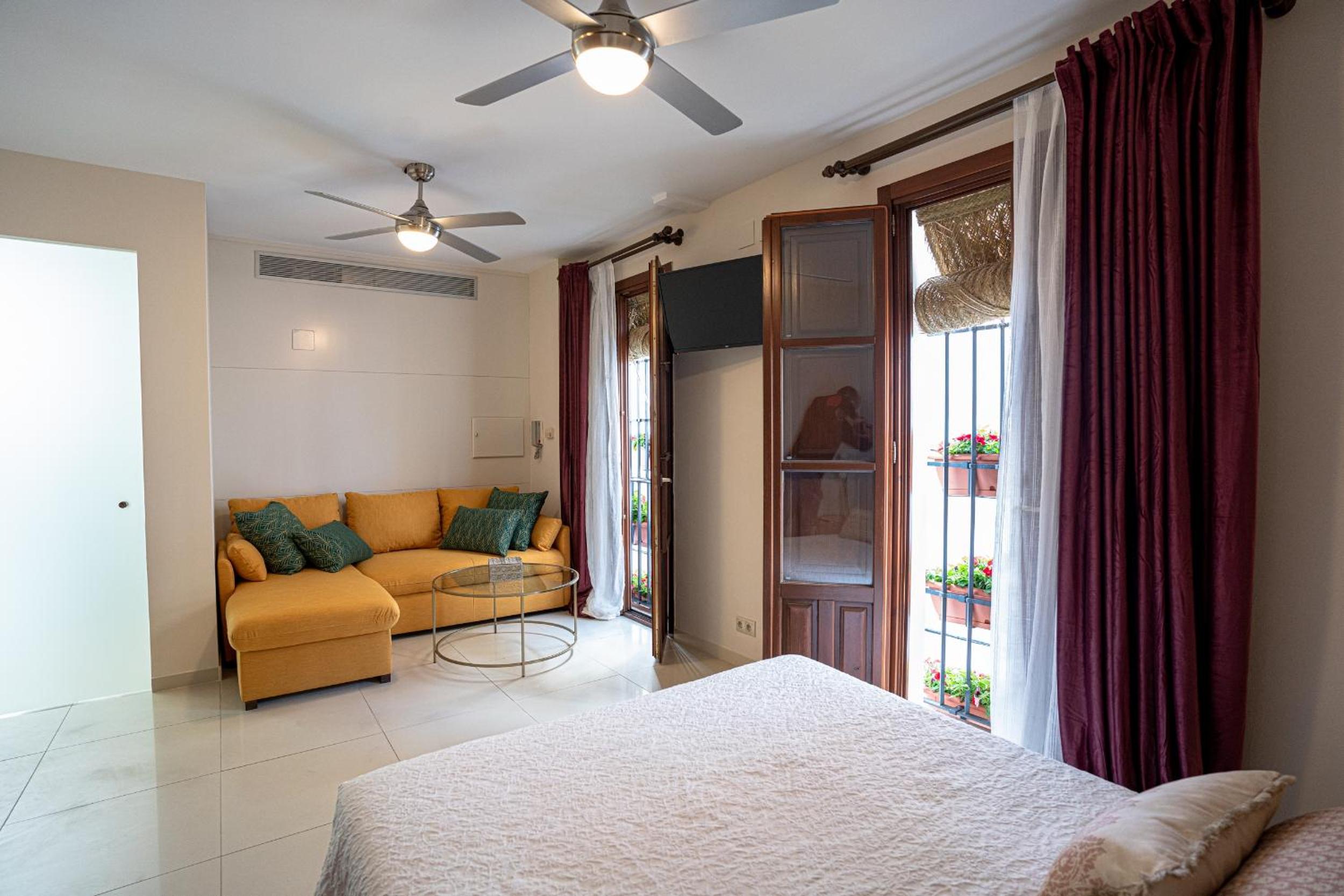 Two-Bedroom House - Photo 17