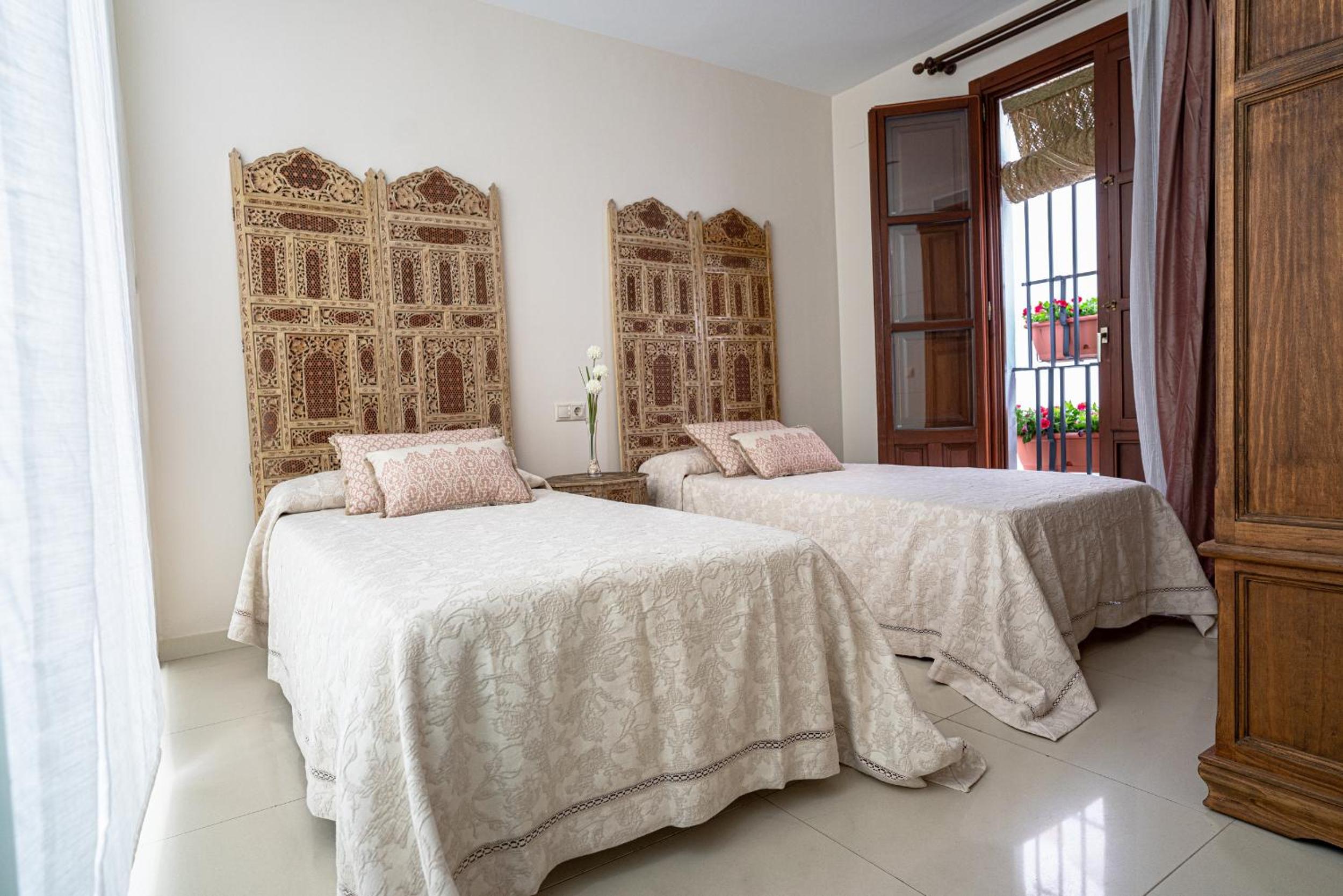 Two-Bedroom House - Photo 23