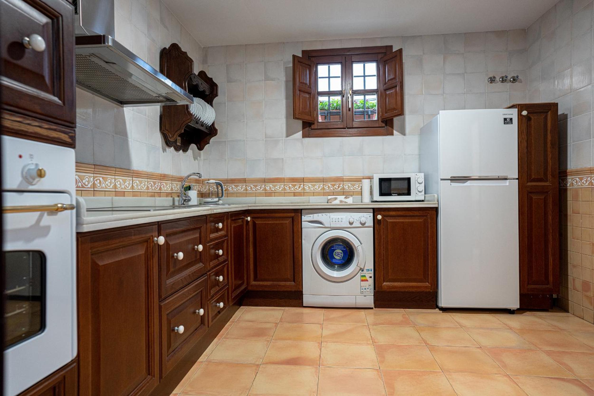 Two-Bedroom House - Photo 26