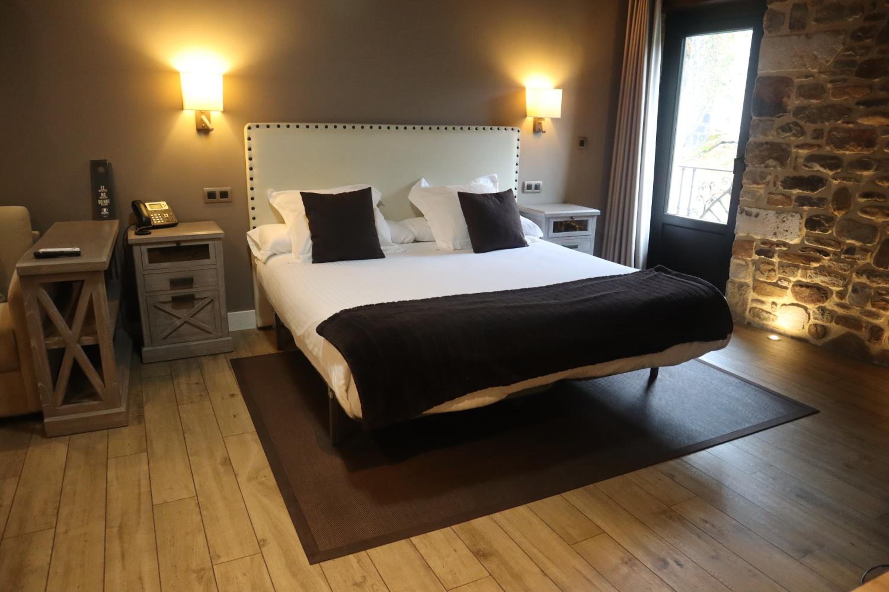 King Studio with Sofa Bed - Photo 4