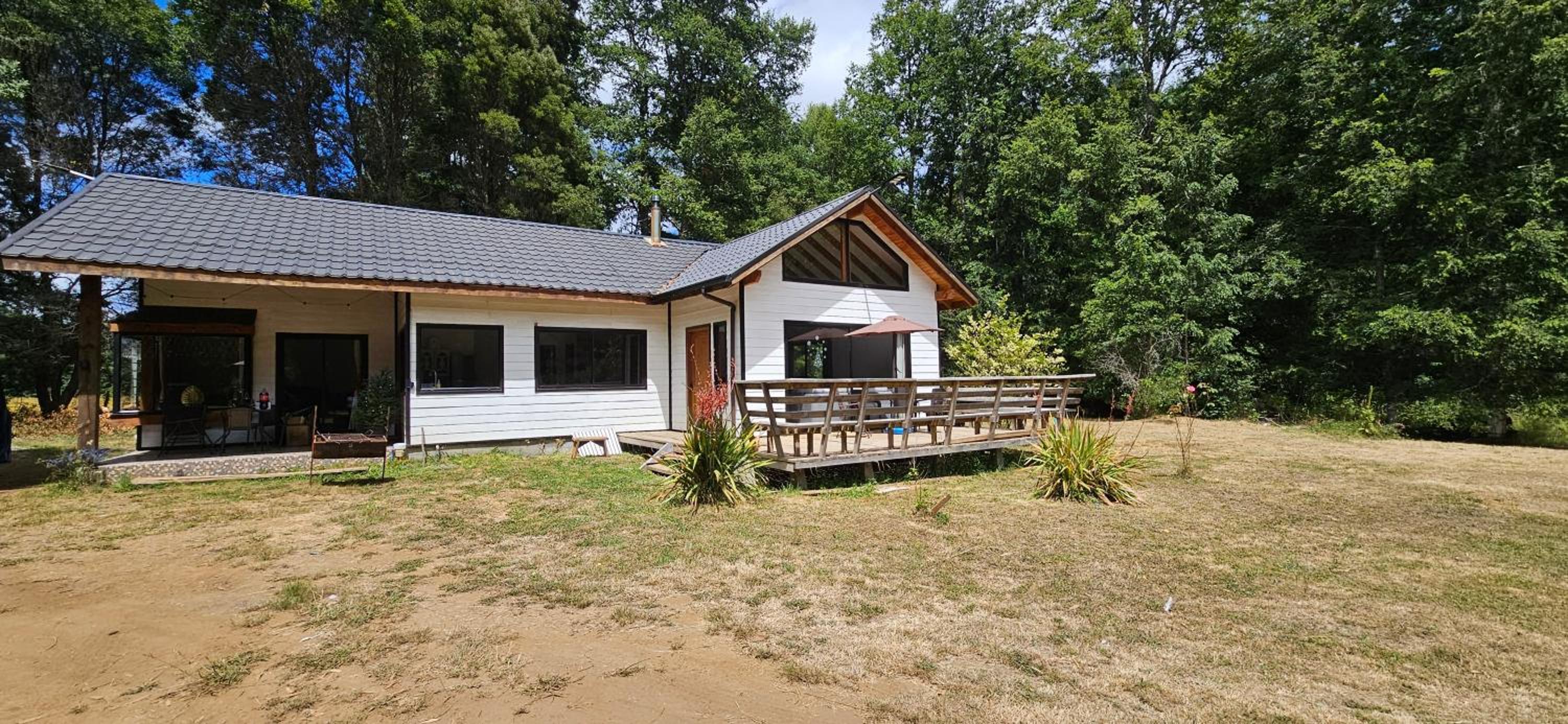Three-Bedroom House photo 2