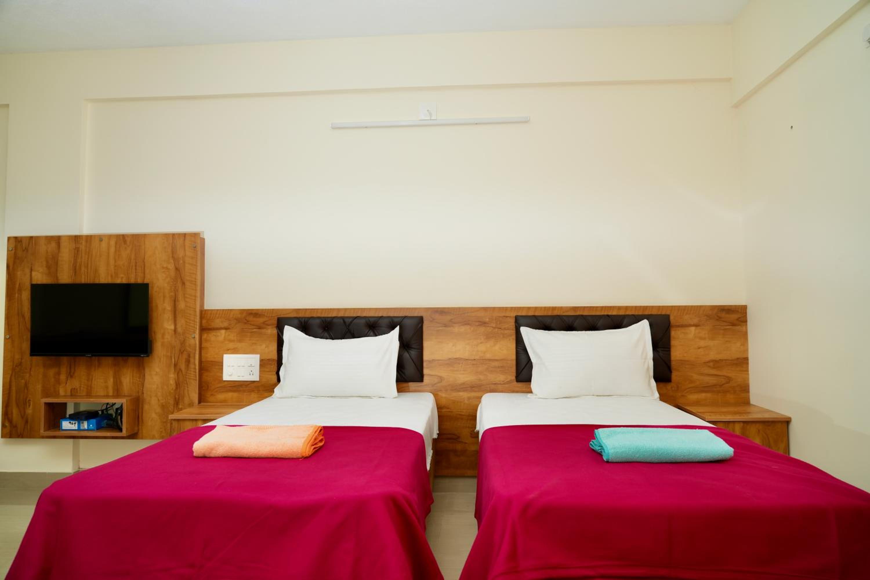 Deluxe Double or Twin Room photo 3