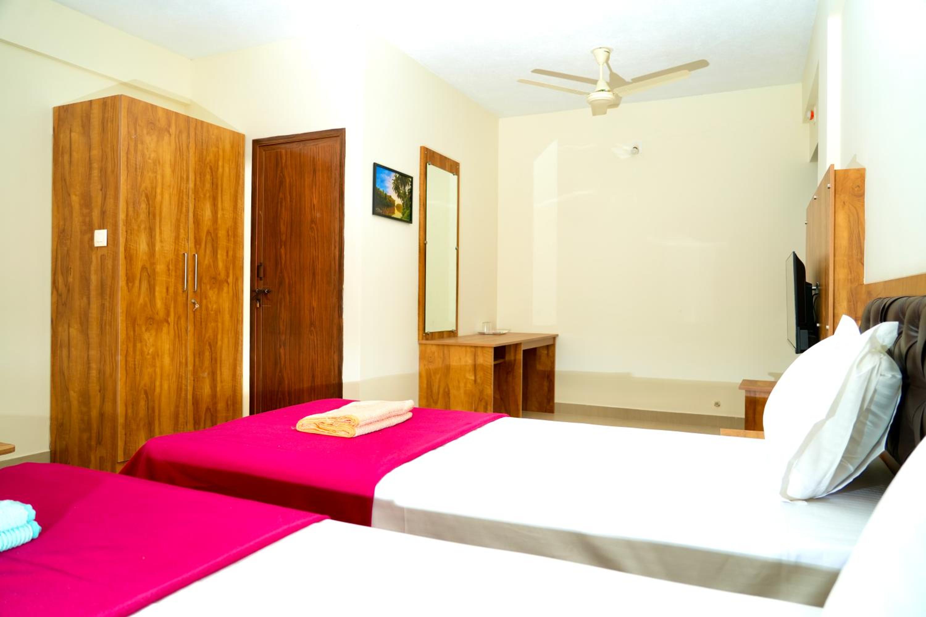 Deluxe Double or Twin Room photo 2