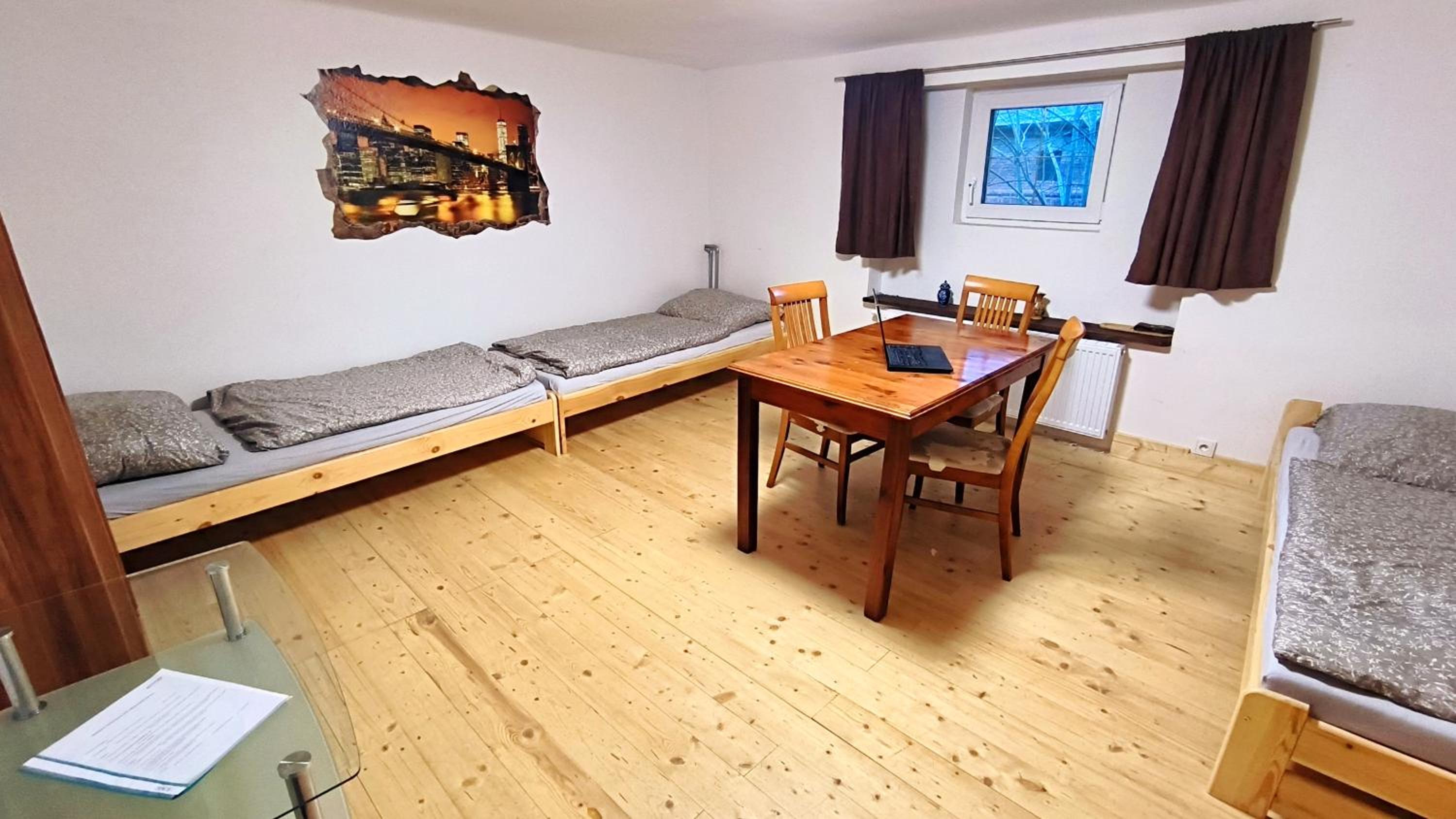 Basic Triple Room with Shared Bathroom photo 1