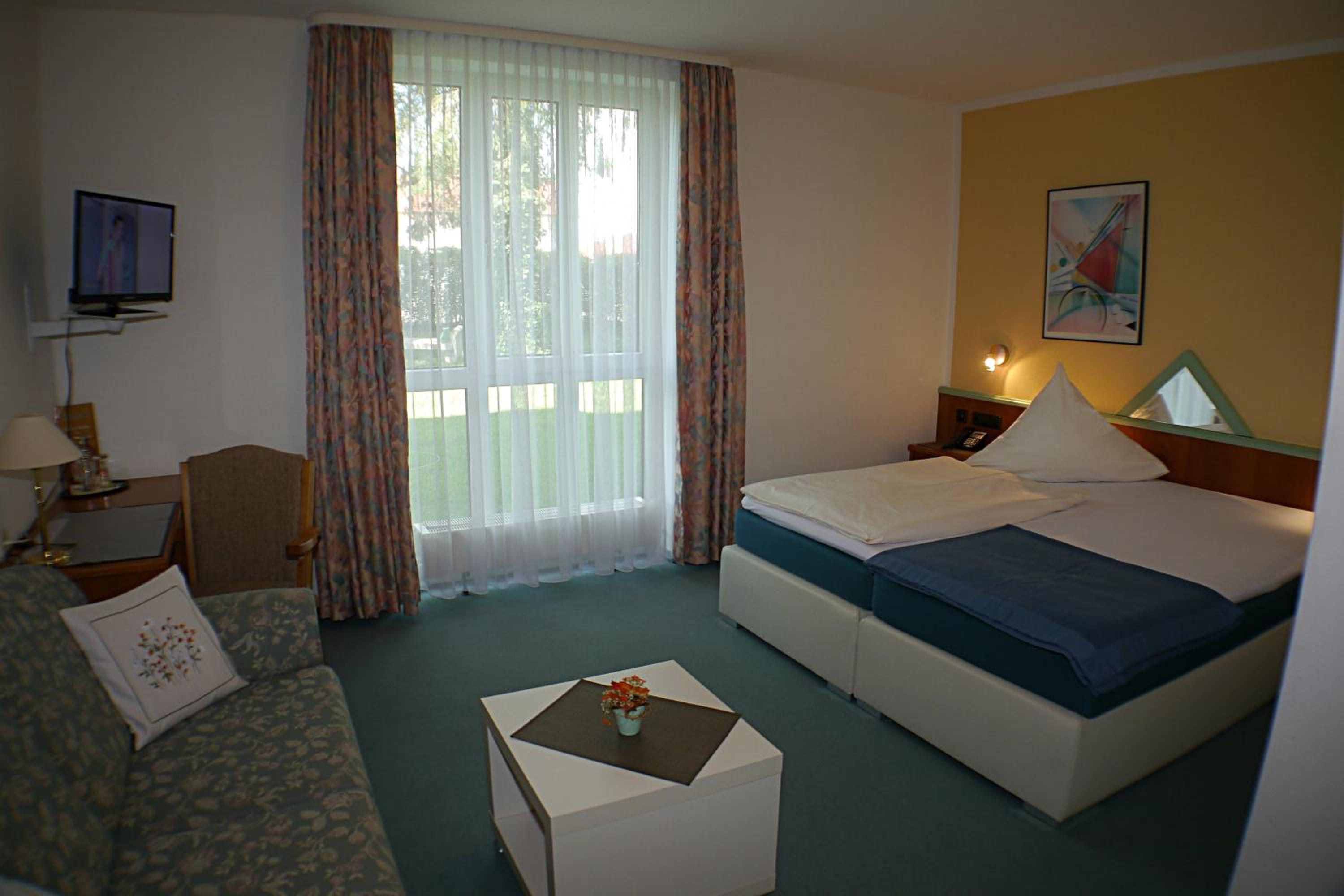 Medium-Size Double Room photo 3