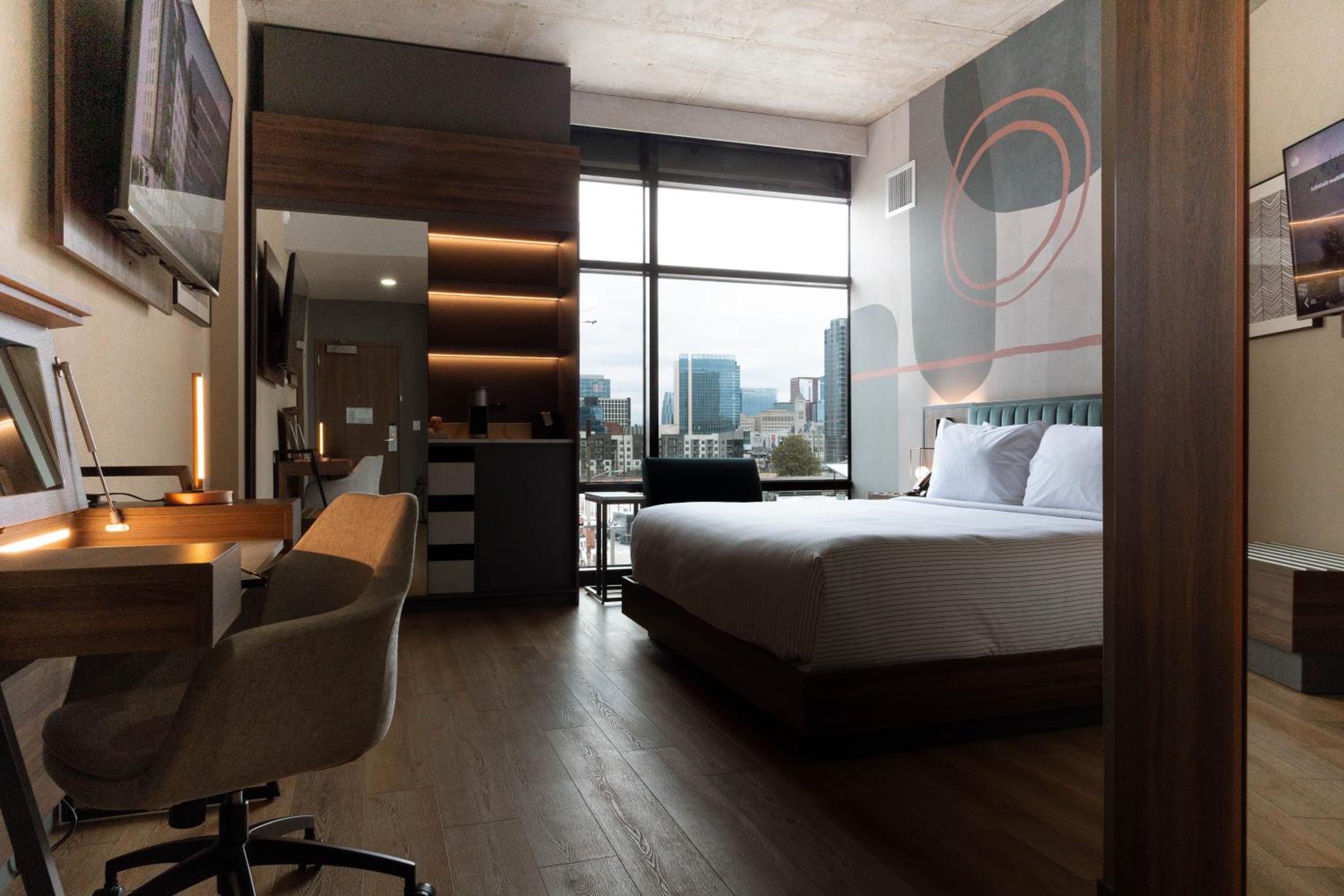 King Corner Room - Photo 2