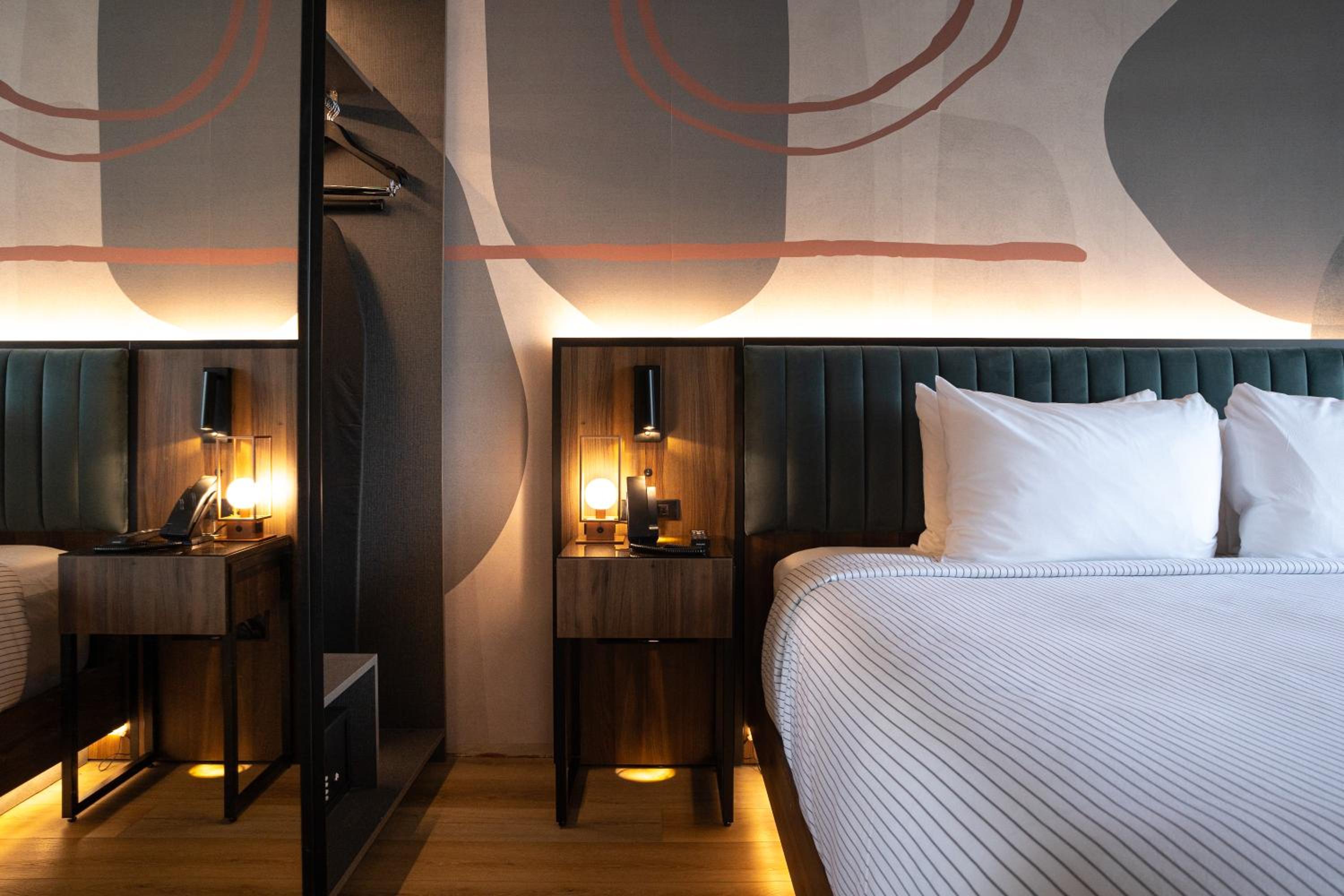 King Corner Room - Photo 5